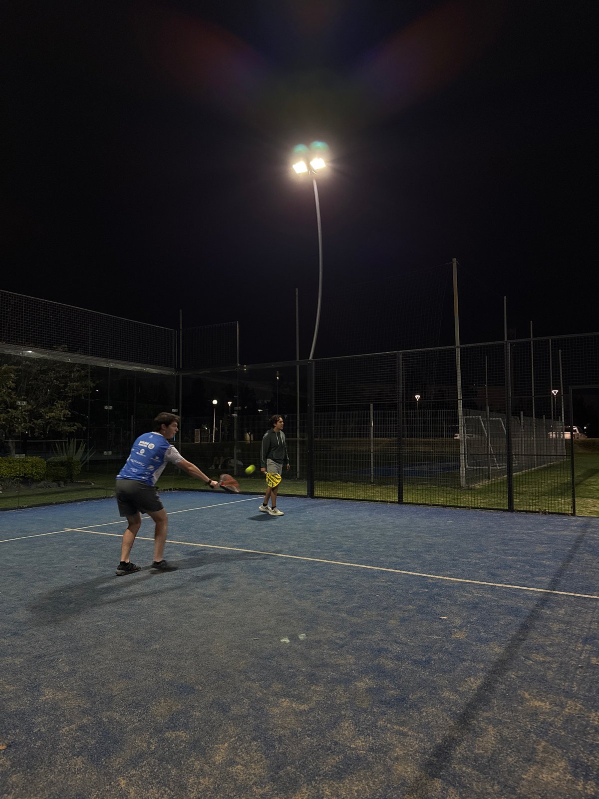 Late-night paddle tennis game captured in Puebla, Mexico