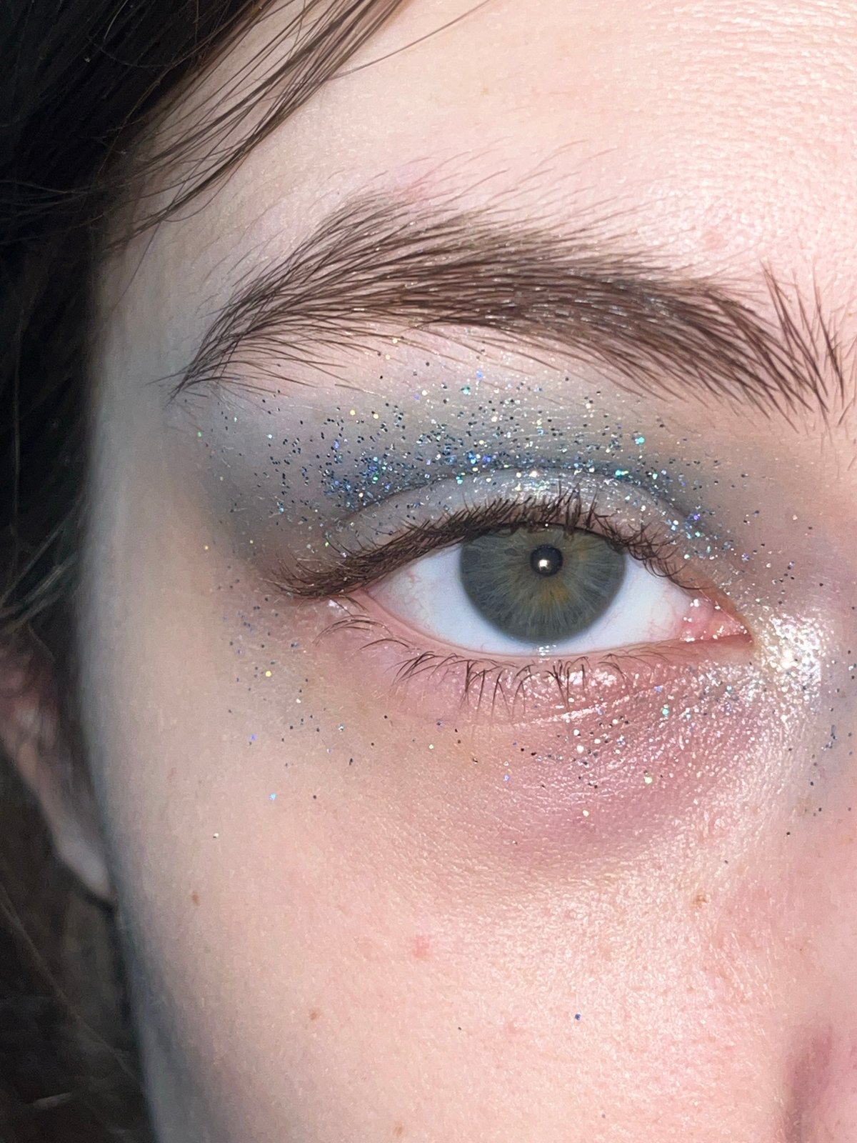 Glitter makeup session documented in Saint Petersburg evening