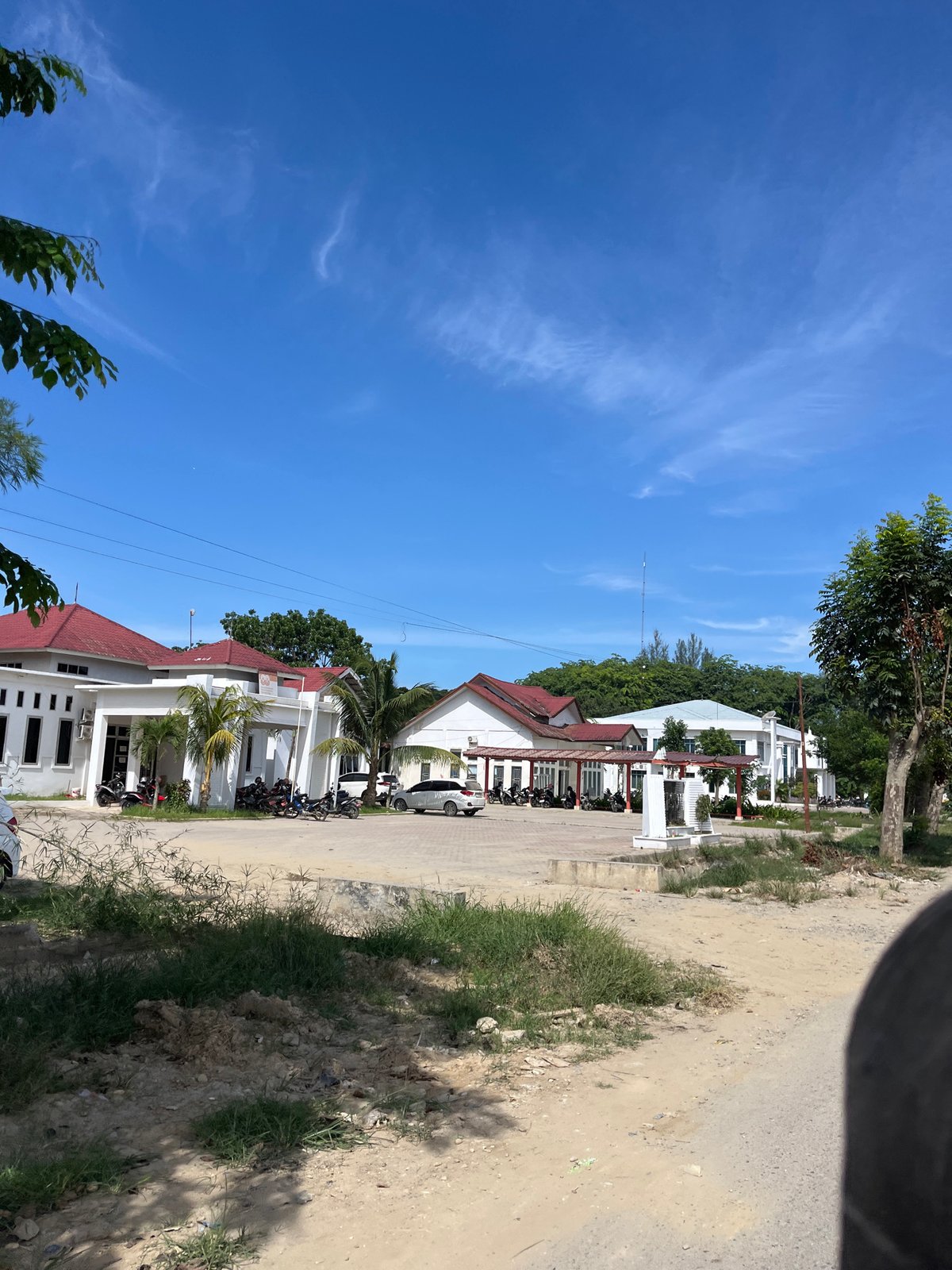 Street-level slice of daily life in Bundar, North Sumatra