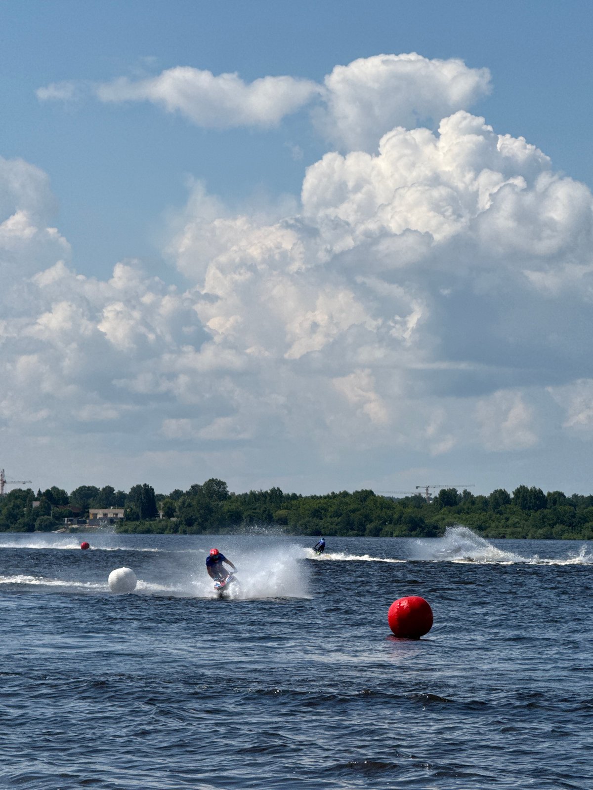 Jet ski race draws crowds to Kama River waterfront