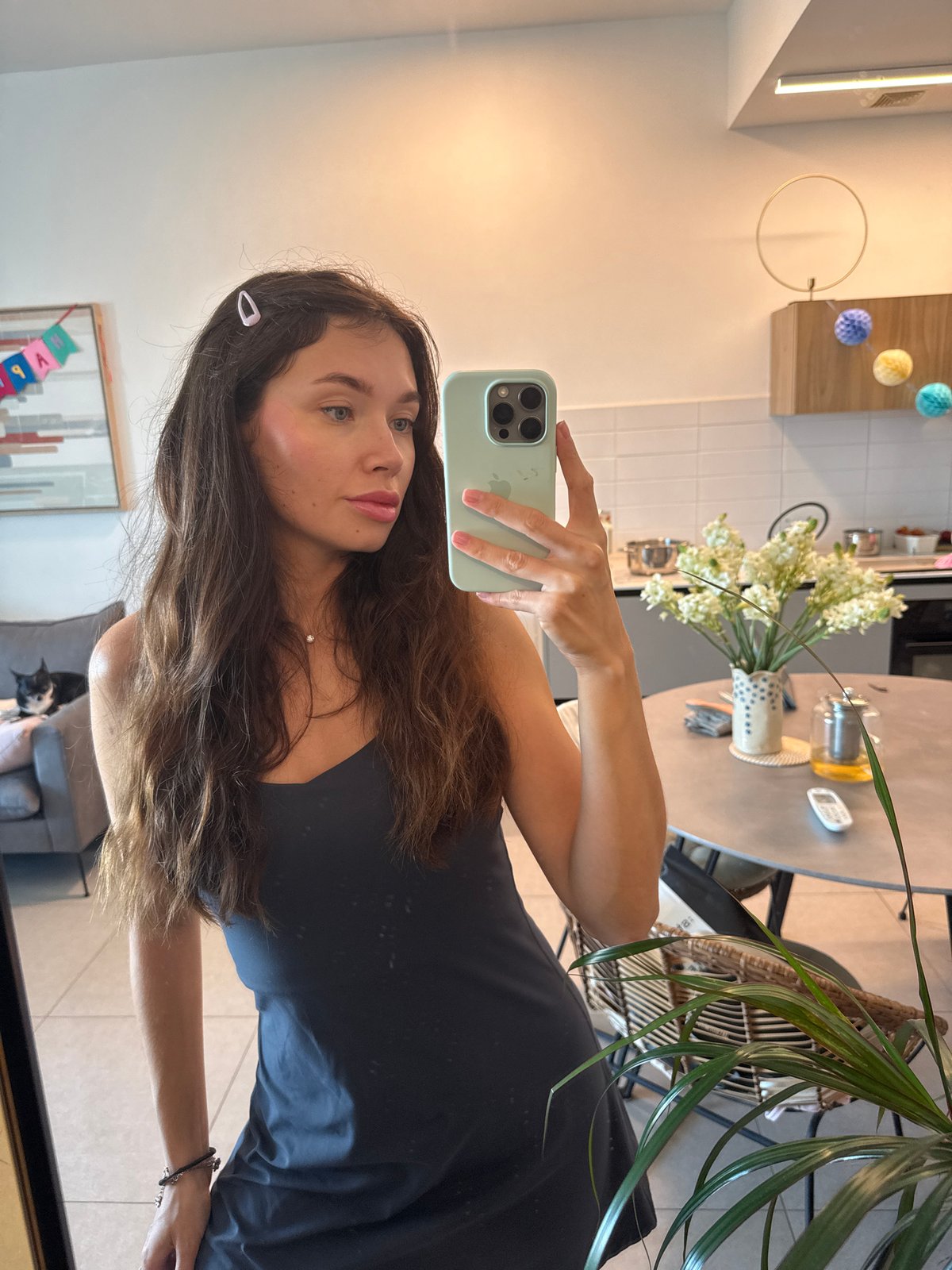 Afternoon around Tel Aviv: apartment, streets, and a sleepy dog