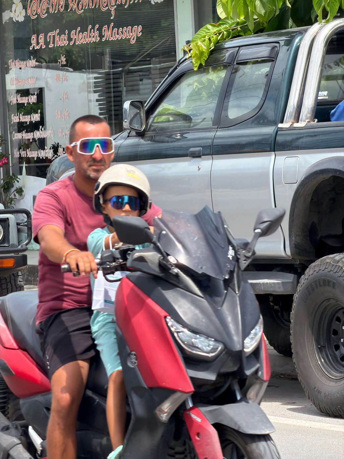 Scooter traffic flowing through Baan Bo Phut streets