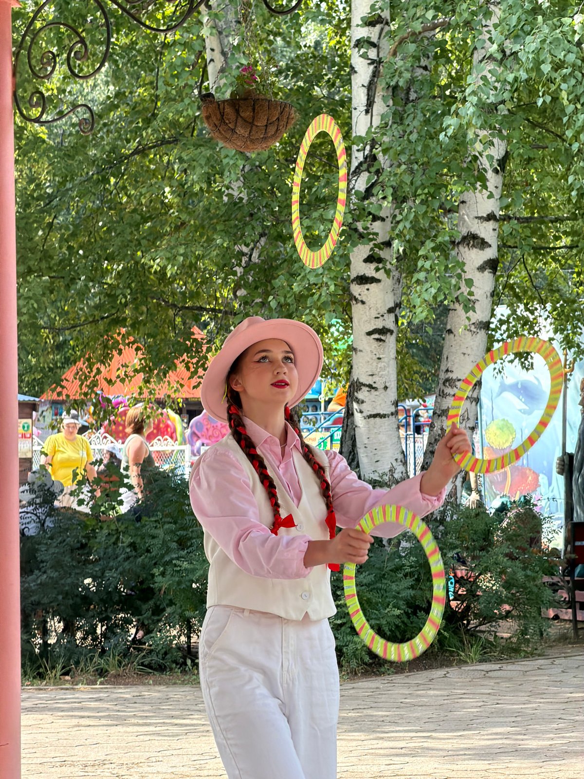 Circus performer juggles, unicycles, and entertains kids in Chaikovsky park