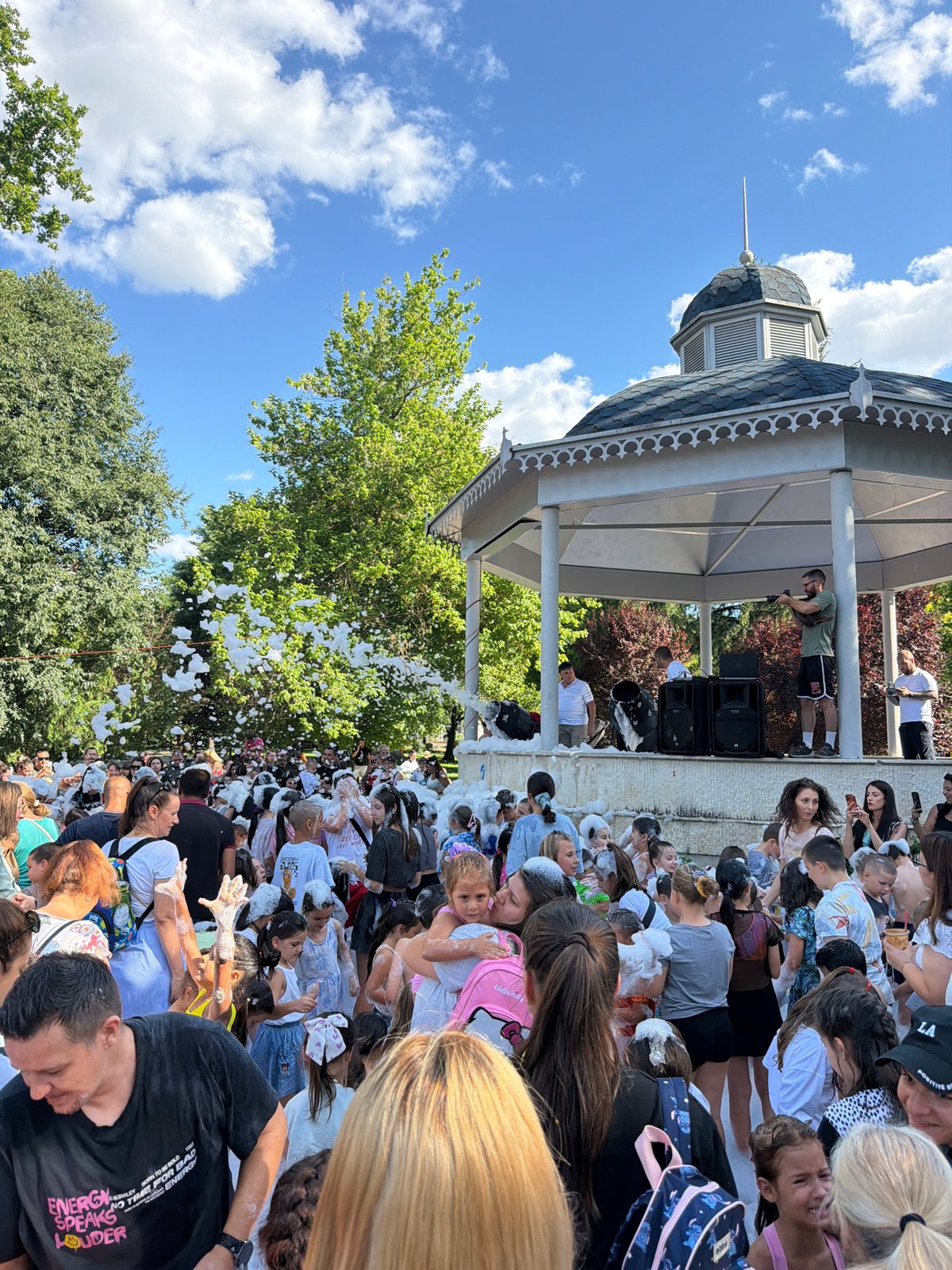 Foam party draws big crowd to Pleven park on summer afternoon