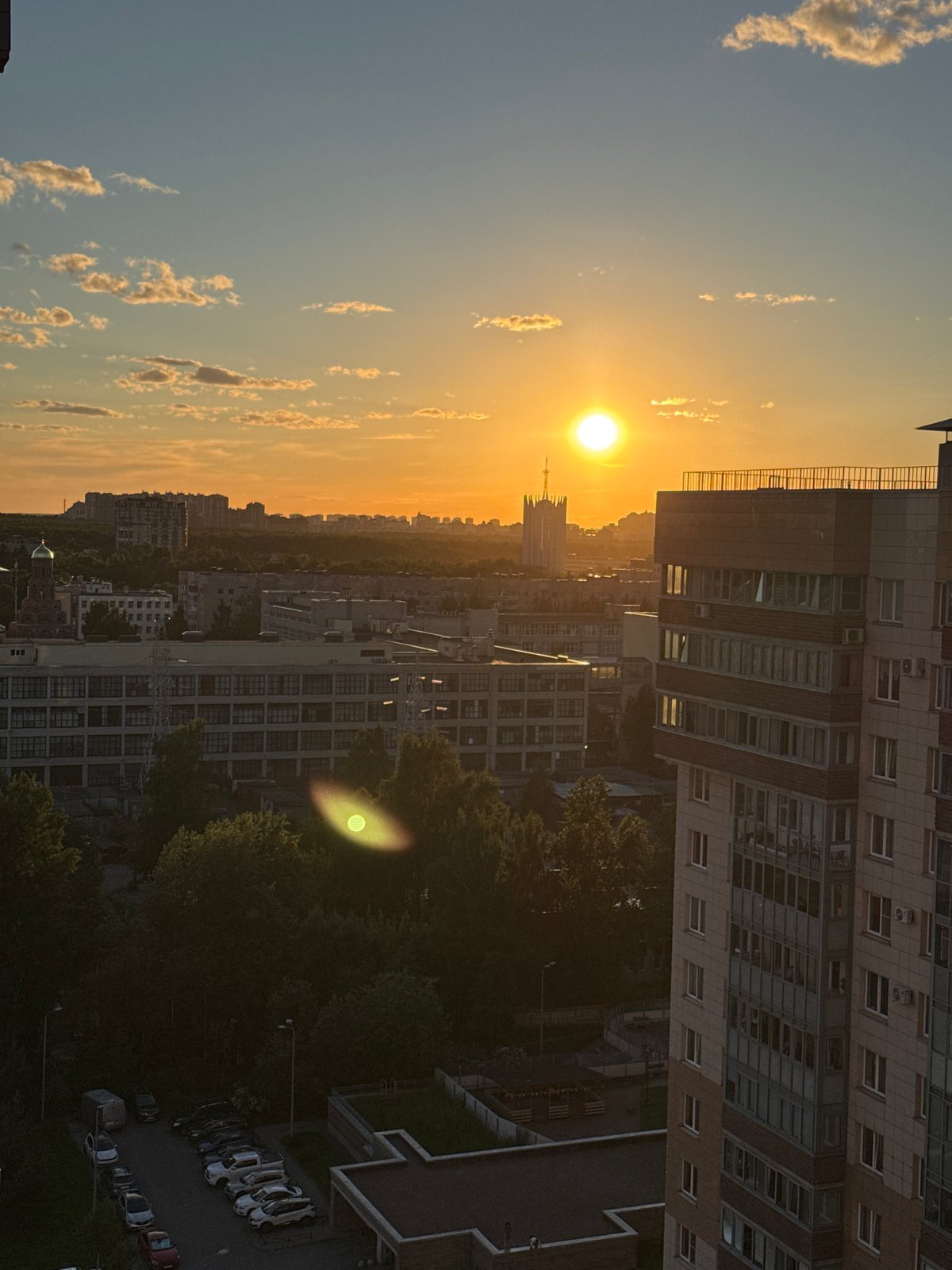 Evening snapshots from Sinyavino — apartments, cats, and daily life