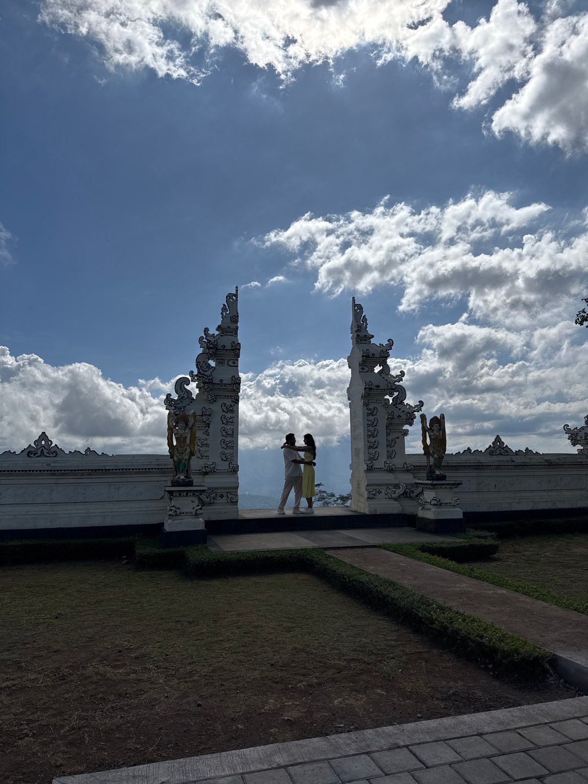 Morning scenes captured in Abang: tourists, gardens, pathways