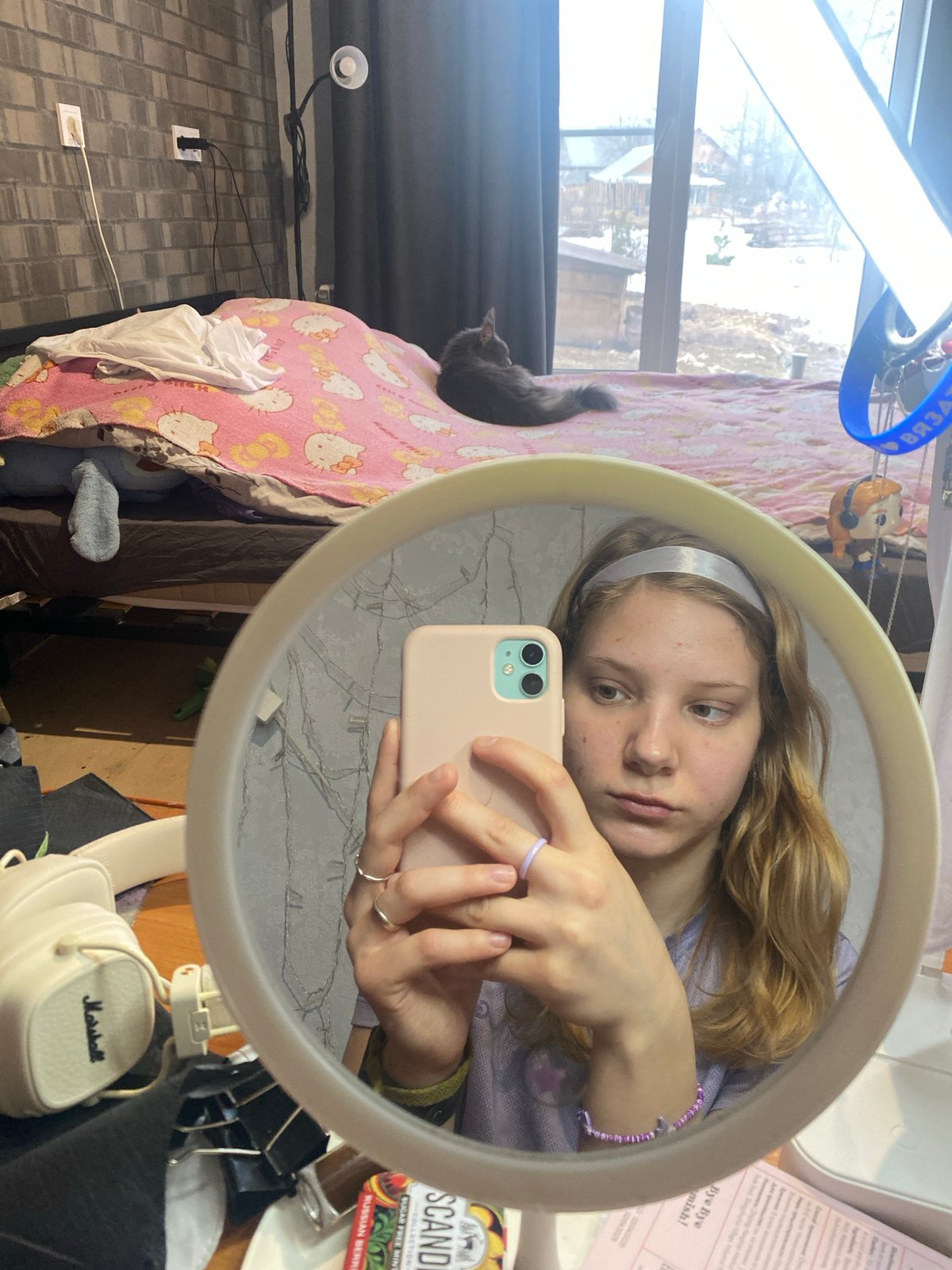 Late-night selfie session captures daily routine in Russia