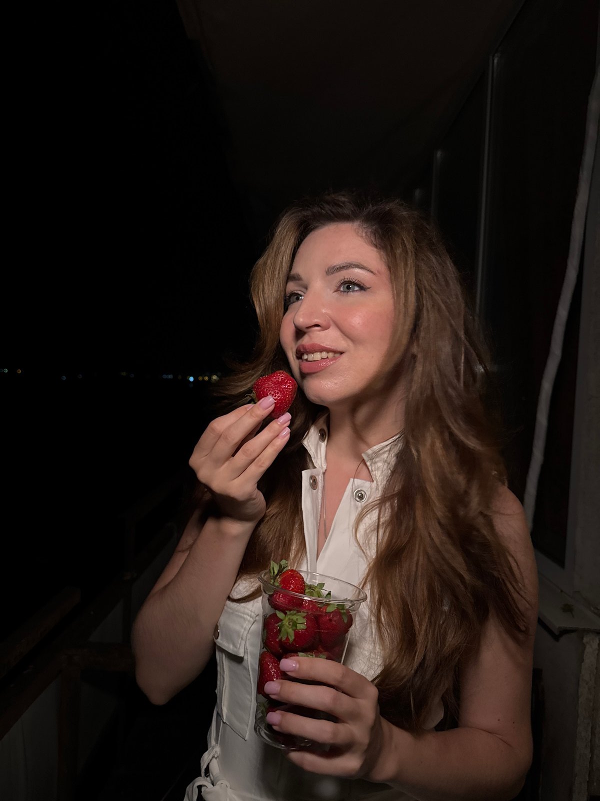 Casual portrait session in Odesa with strawberries and lavender