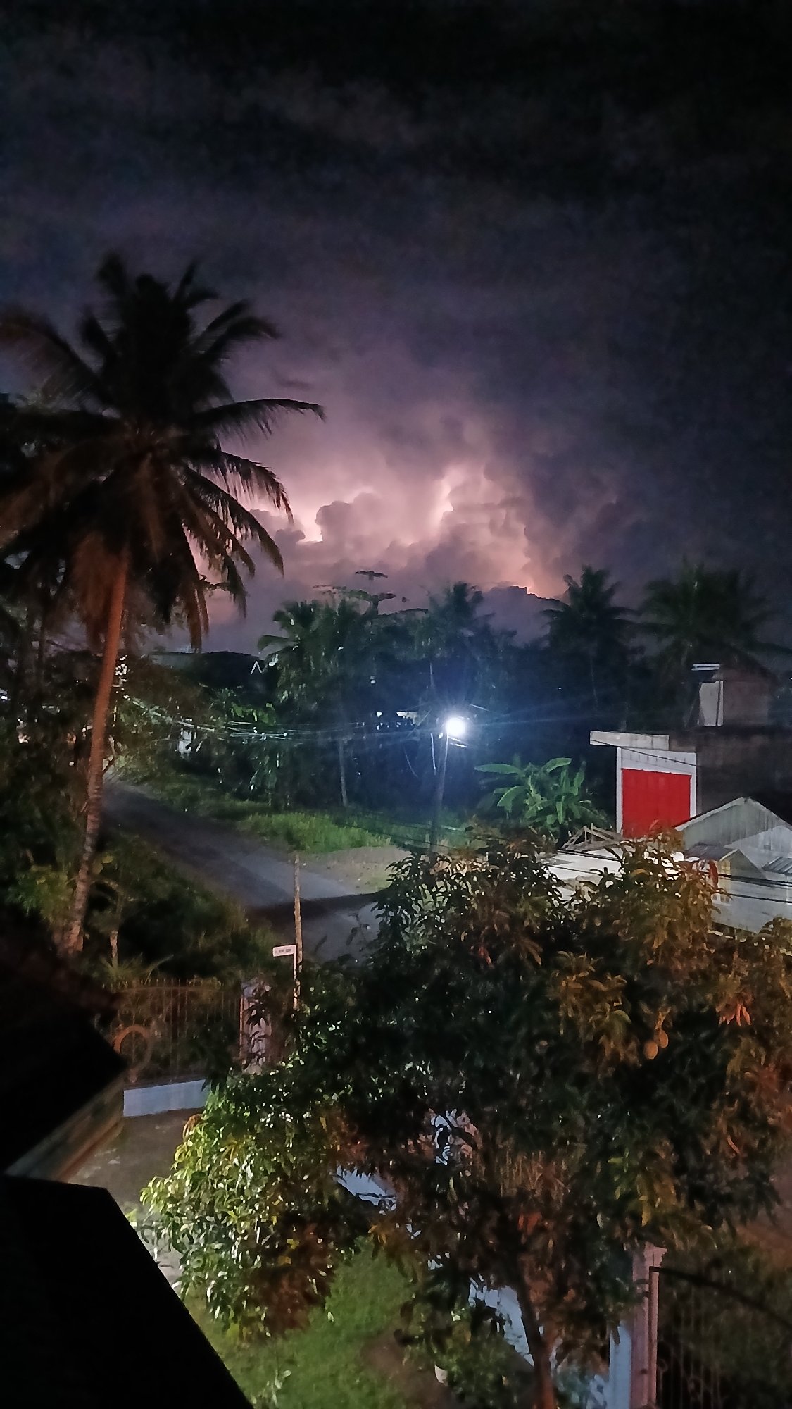 Lightning storm and kitchen scene documented in Lhokseumawe