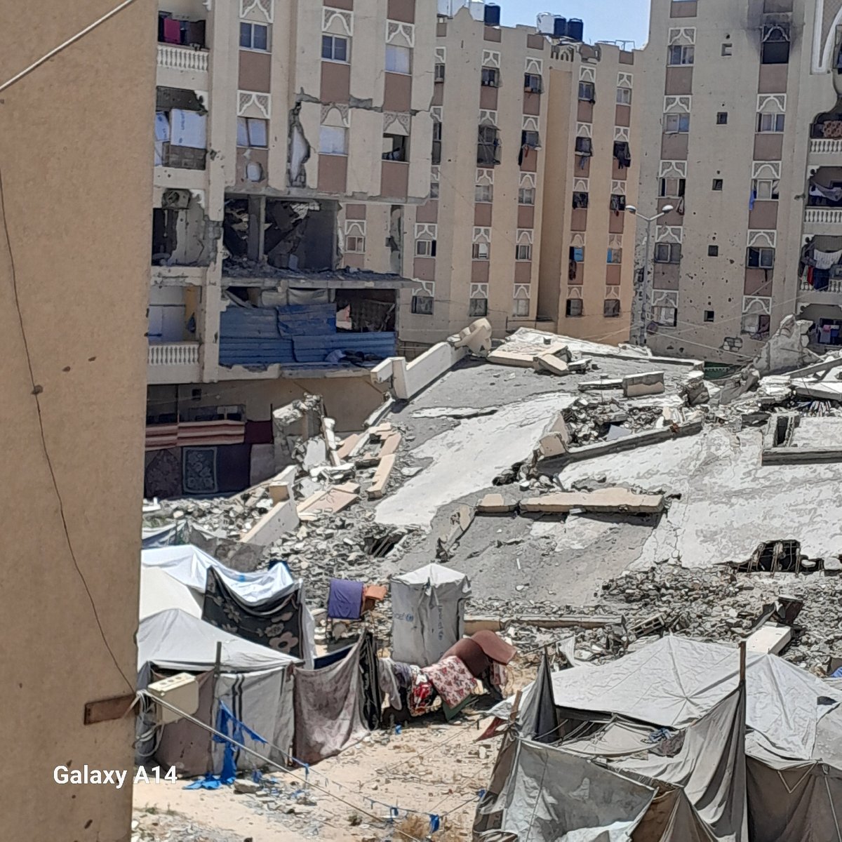 Extensive building damage and displacement camps documented in Khan Yunis