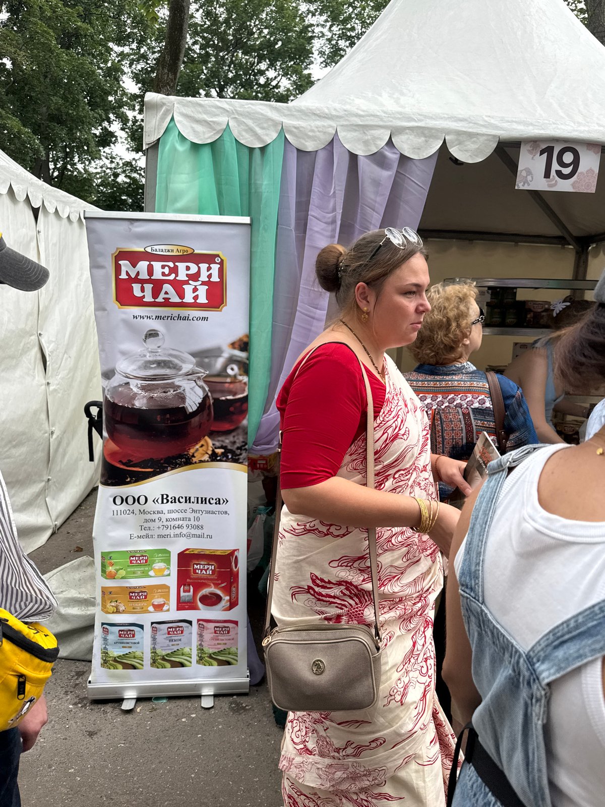 Chess festival and street market buzzing in central Moscow