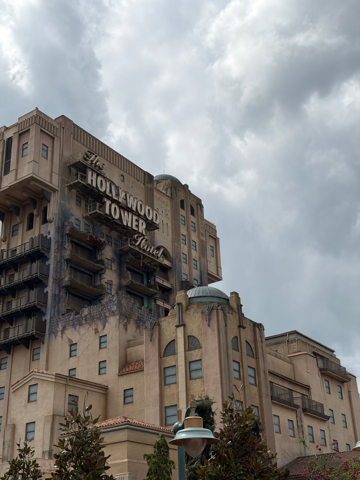 Hollywood Tower Hotel documented at Disney Studios Park France