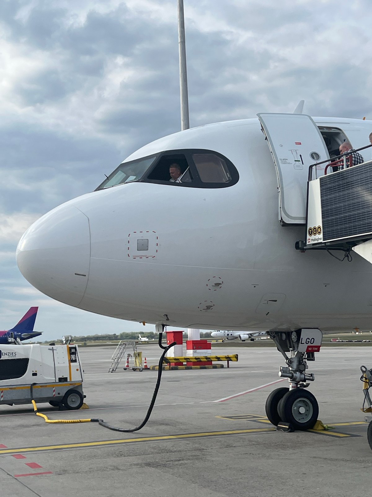 Piano performances and aircraft operations observed at Budapest airport