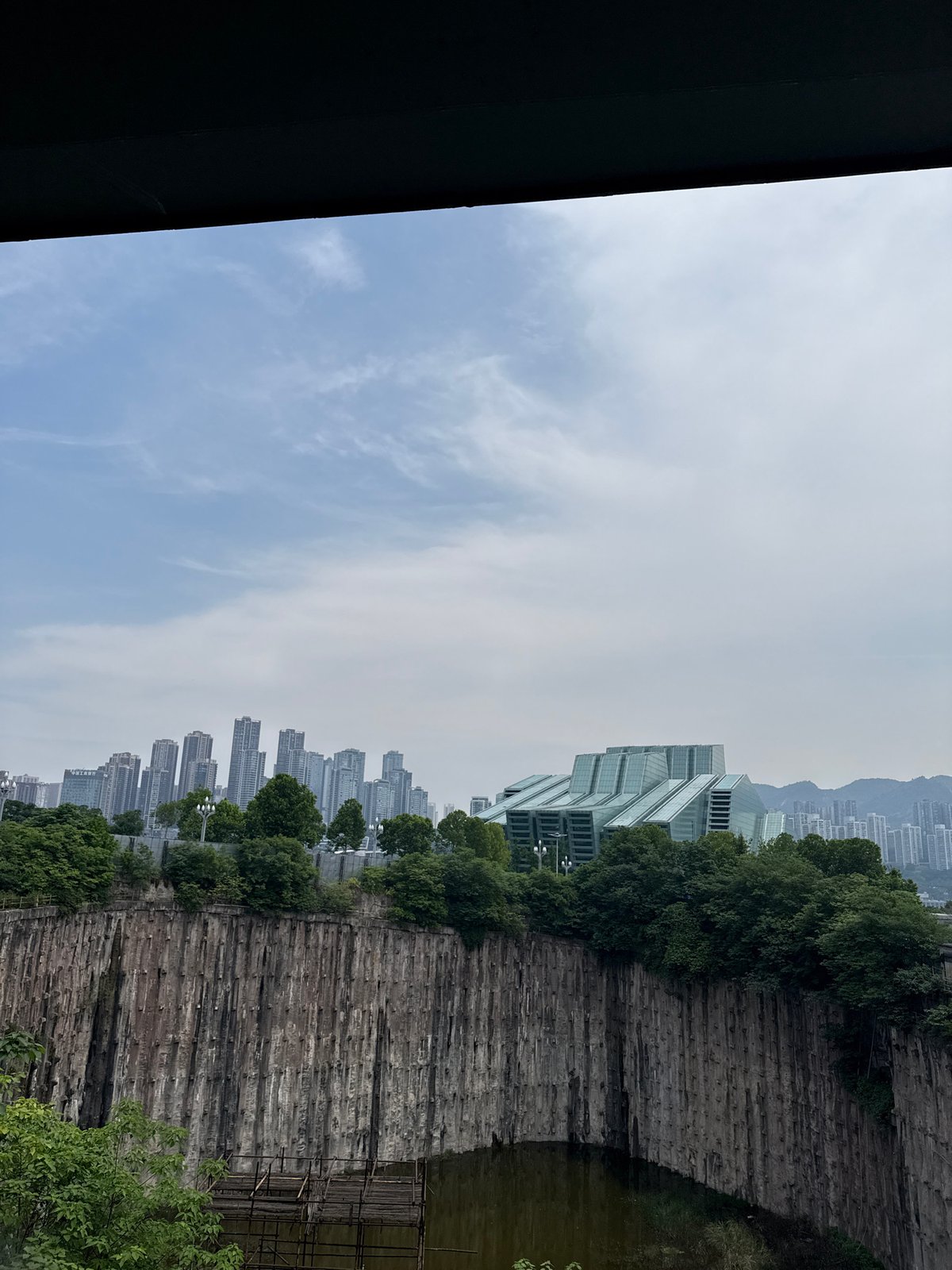 Early morning street scenes documented in Chongqing's Yuzhong District