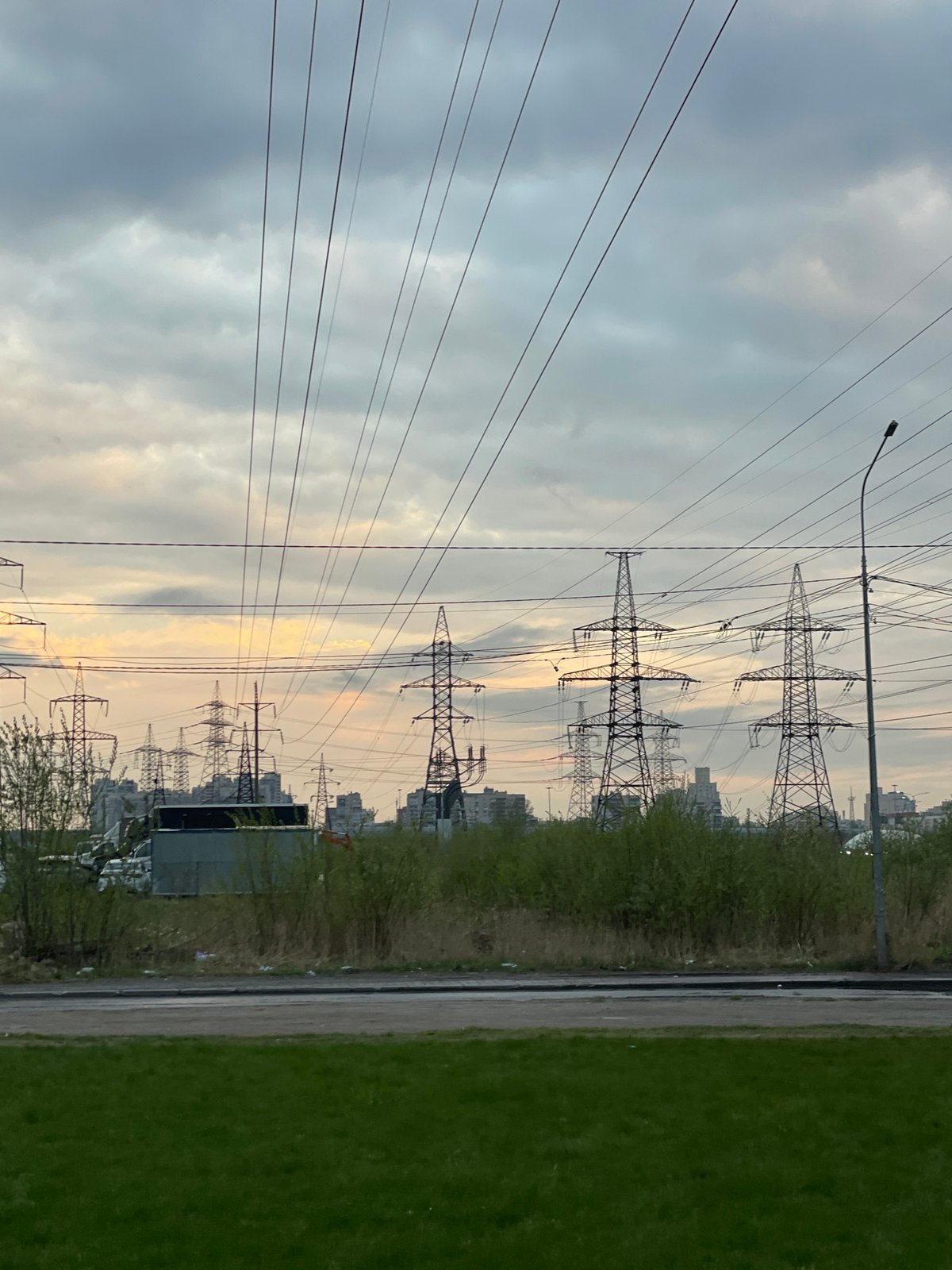 Power lines documented in Russian urban area
