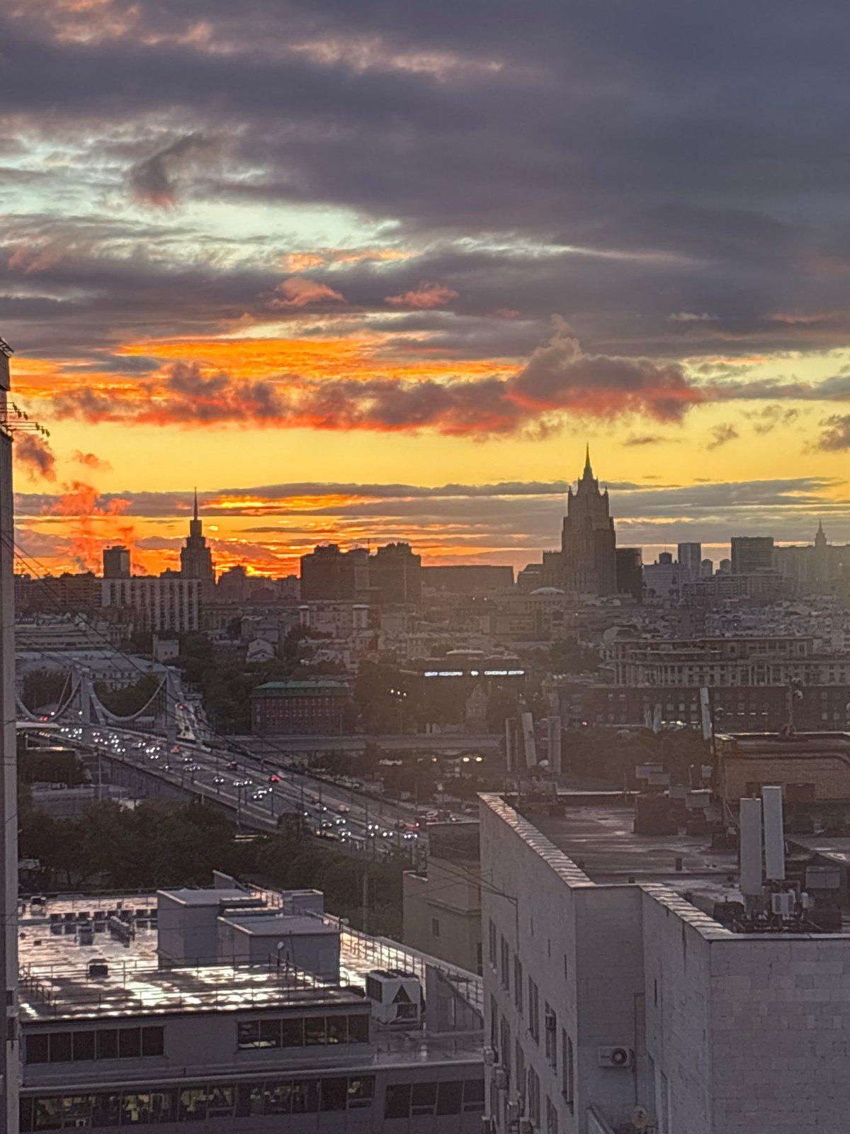 Ordinary Friday afternoon moments captured across Moscow