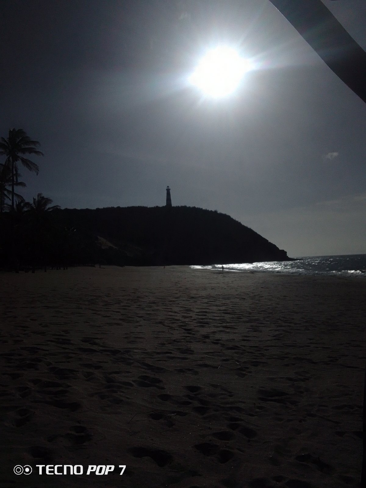 Evening sky and beach scenes documented in Pedro González
