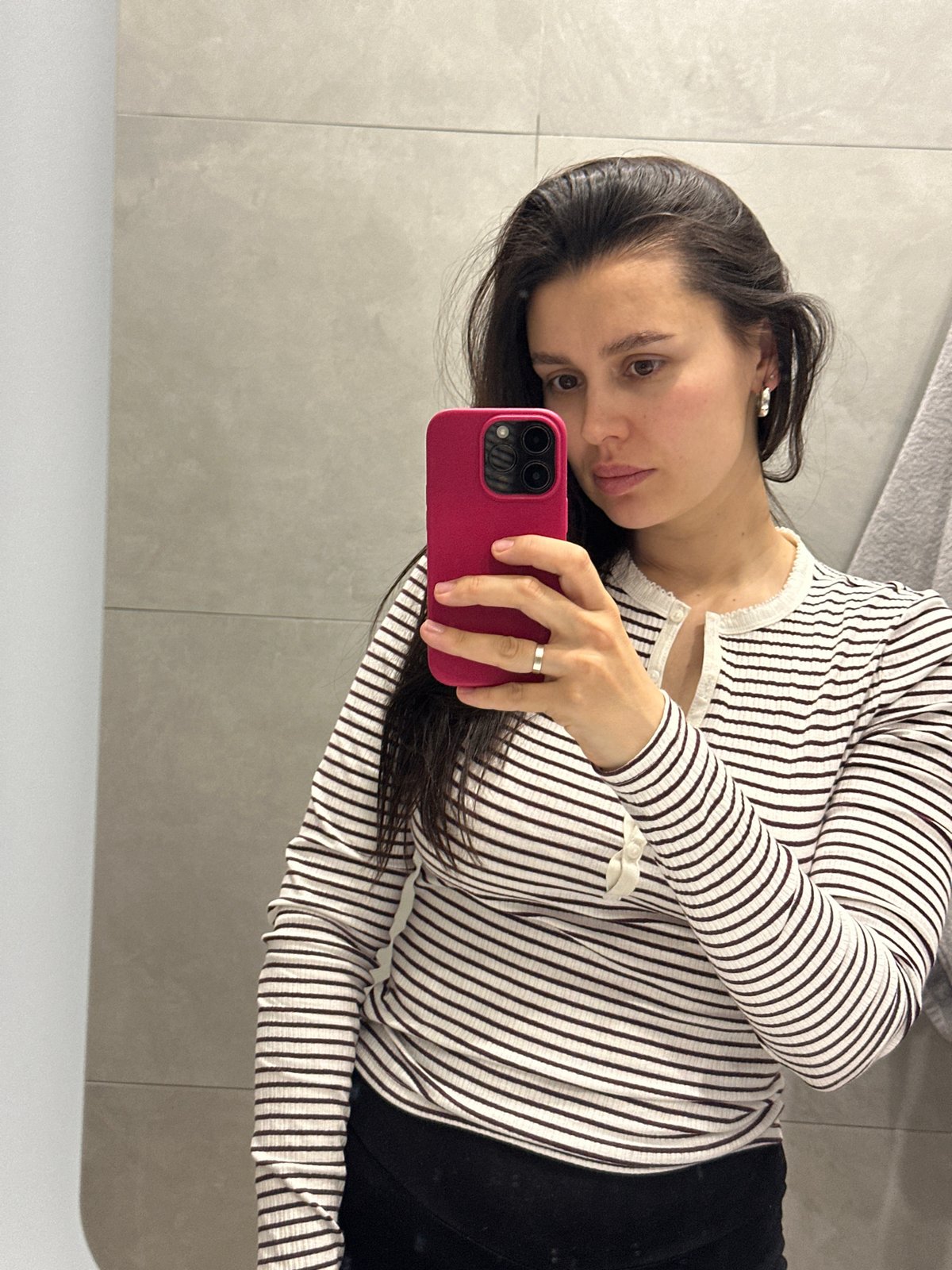 Domestic moments captured in Chaikovsky: selfies and children with devices