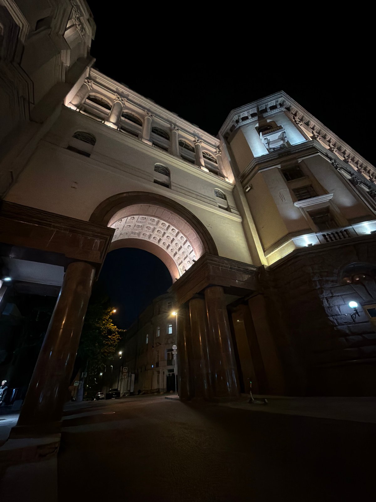 Evening scenes documented across central Moscow streets and storefronts
