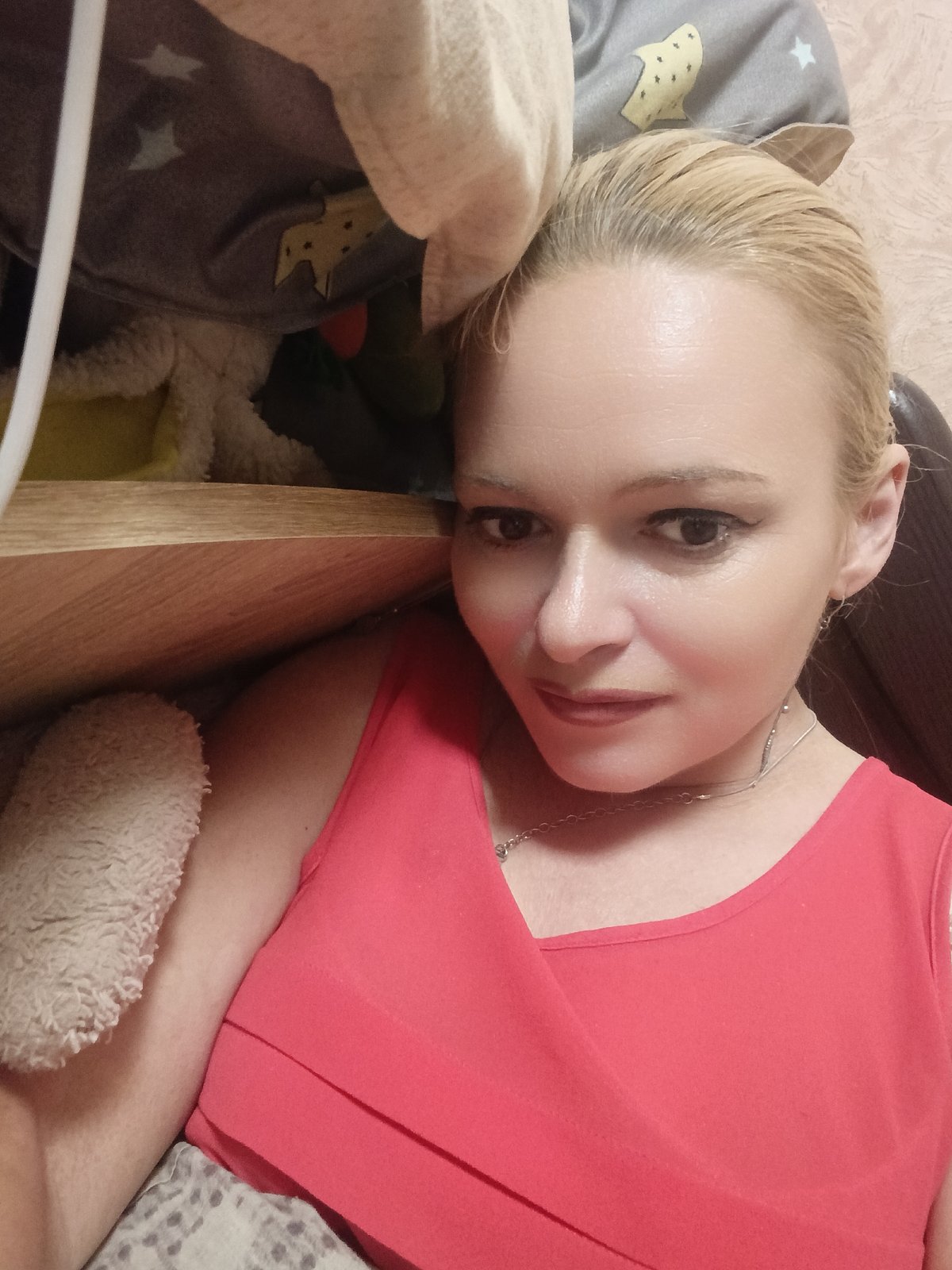 Indoor selfie session in Chernihiv with multiple angles