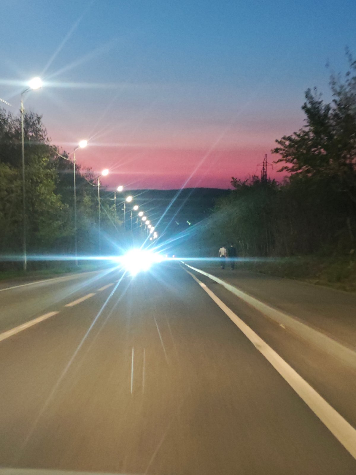 Vehicle spotted on Samara road during evening twilight