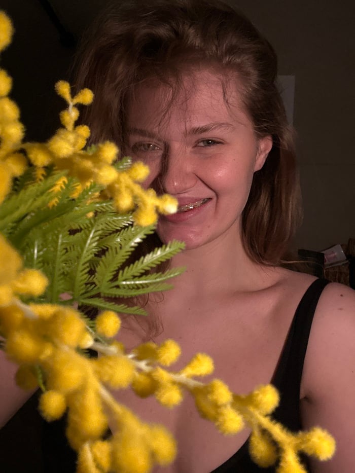 Woman documents intimate portrait session with flowers in Kazan