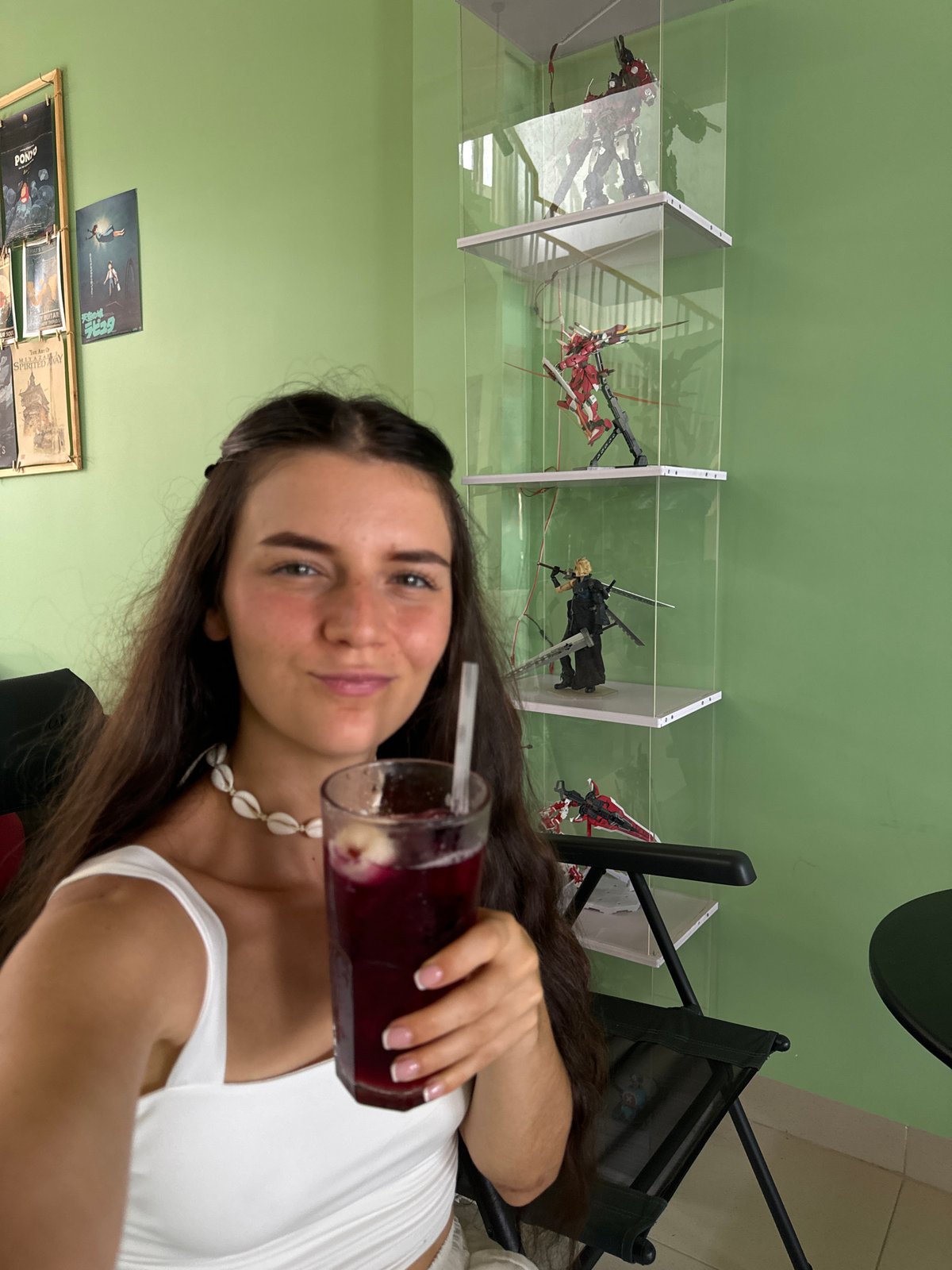 Woman with red drink photographed repeatedly in Vietnamese ward
