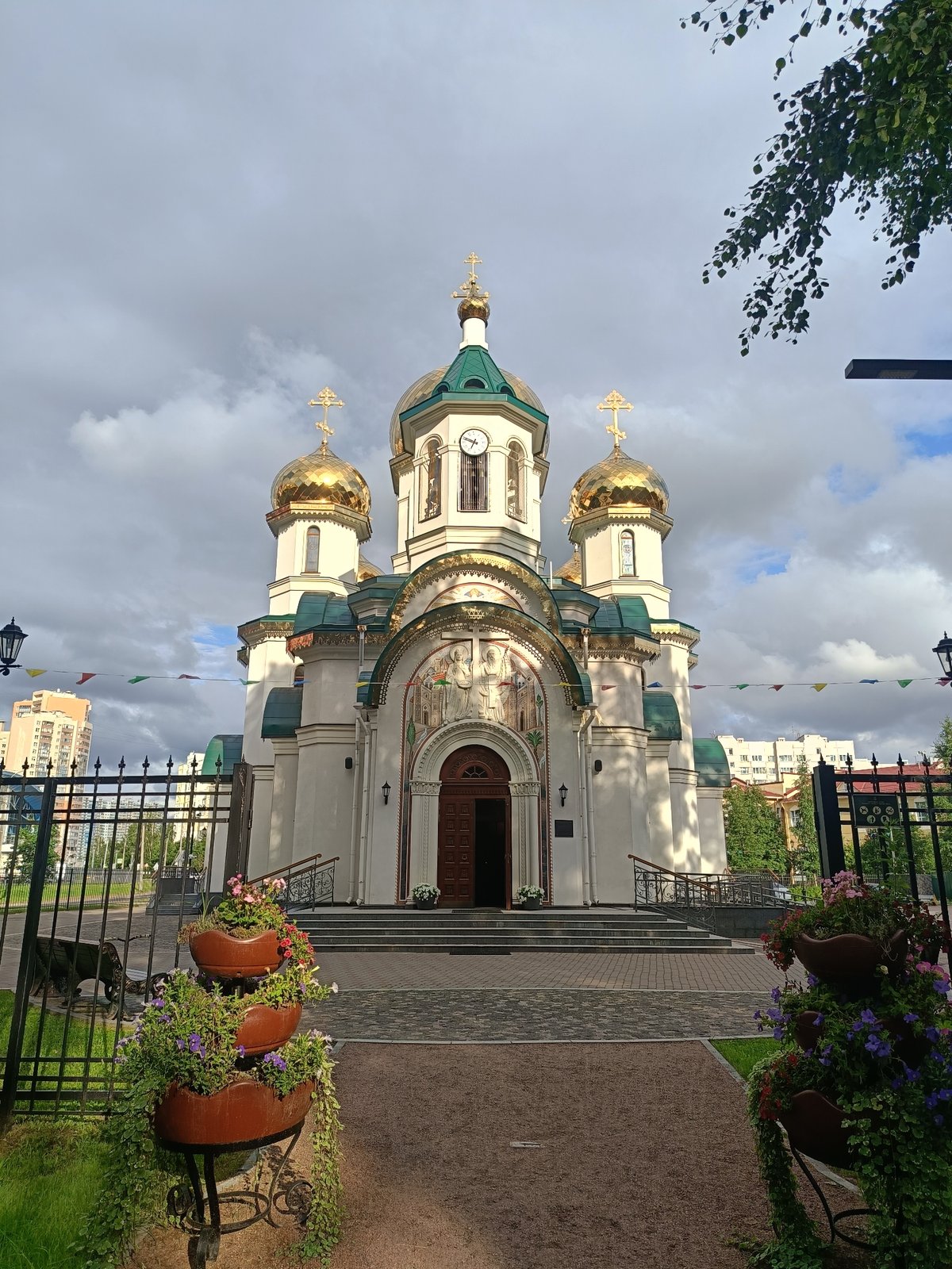 Lazy summer afternoon in a Saint Petersburg park