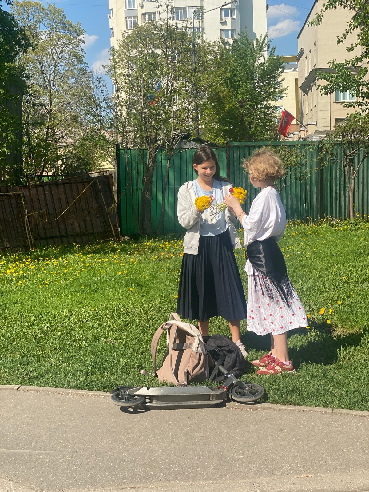 Spring scenes captured in Moscow with girls and blossoms