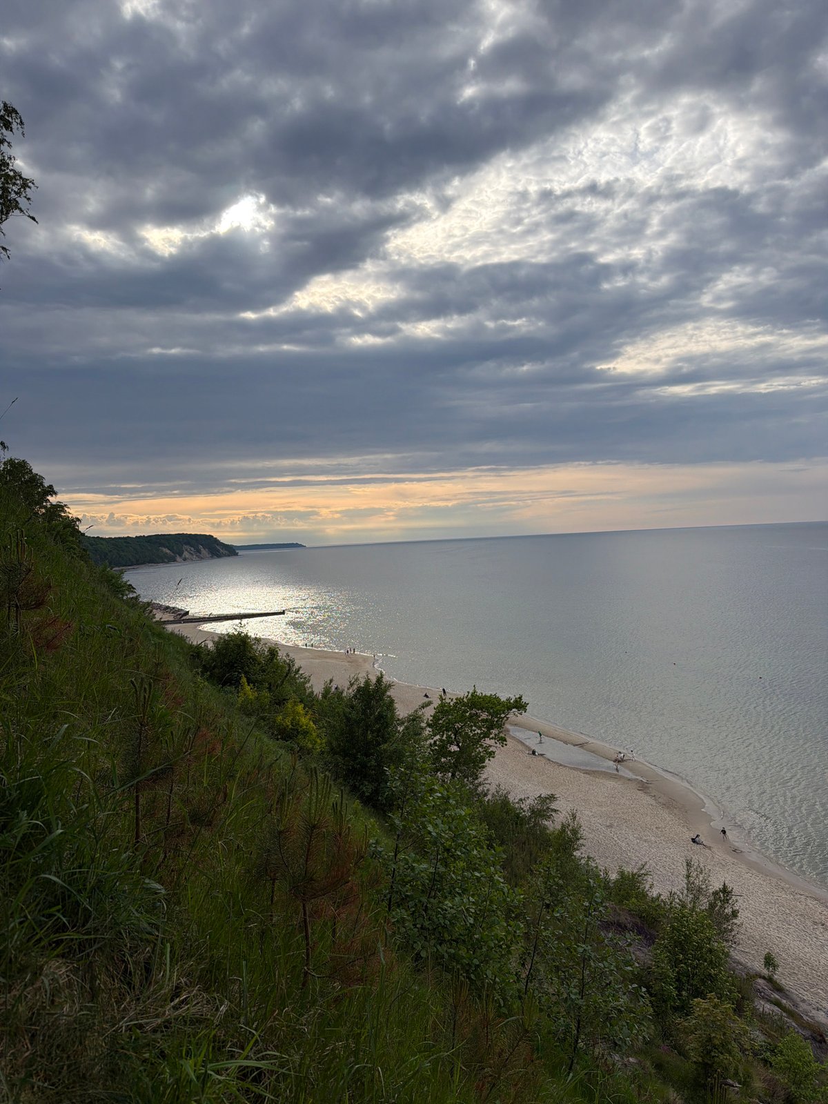 Overcast coastal views documented in Svetlogorsk, Russia