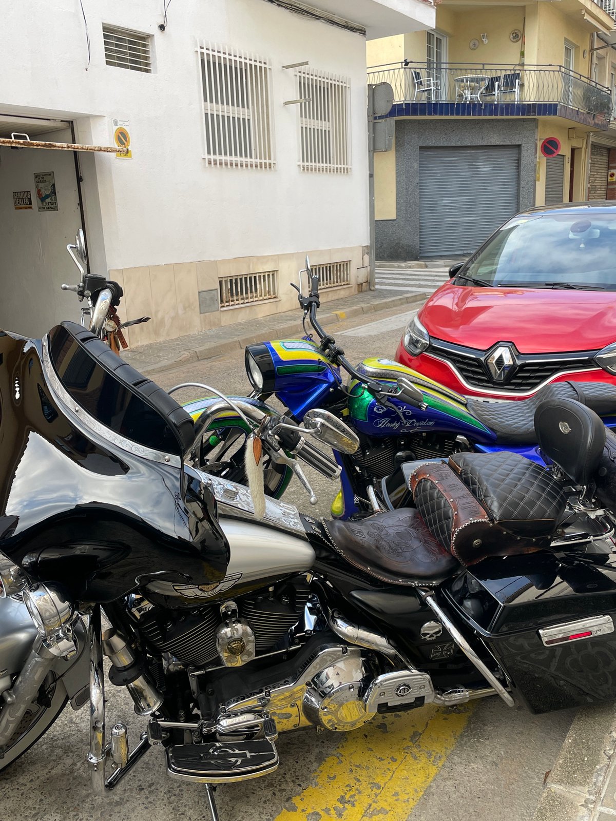 Street parking and technical glitch documented in Canet De Mar