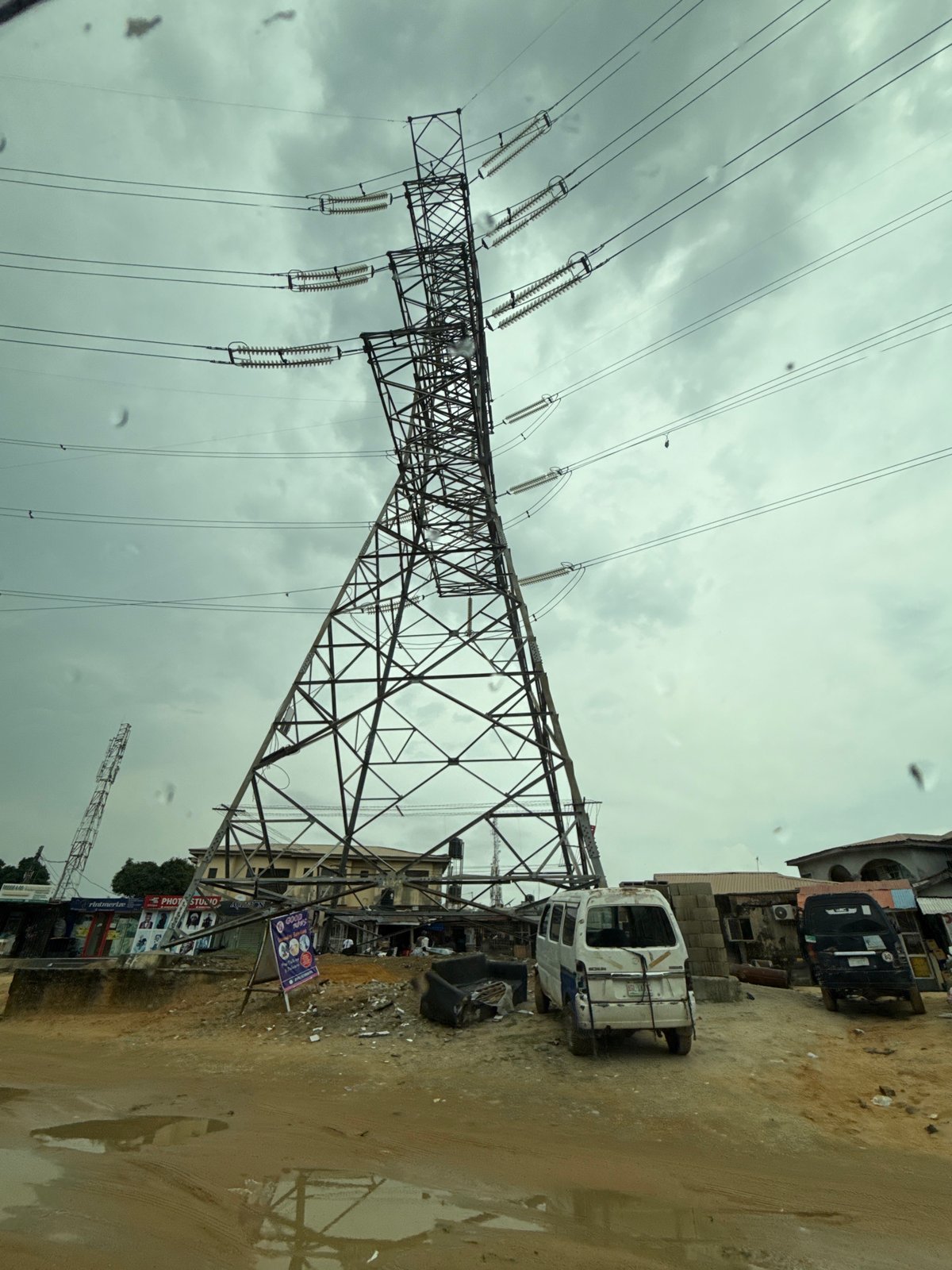 Ordinary Lagos street life documented in three-minute window