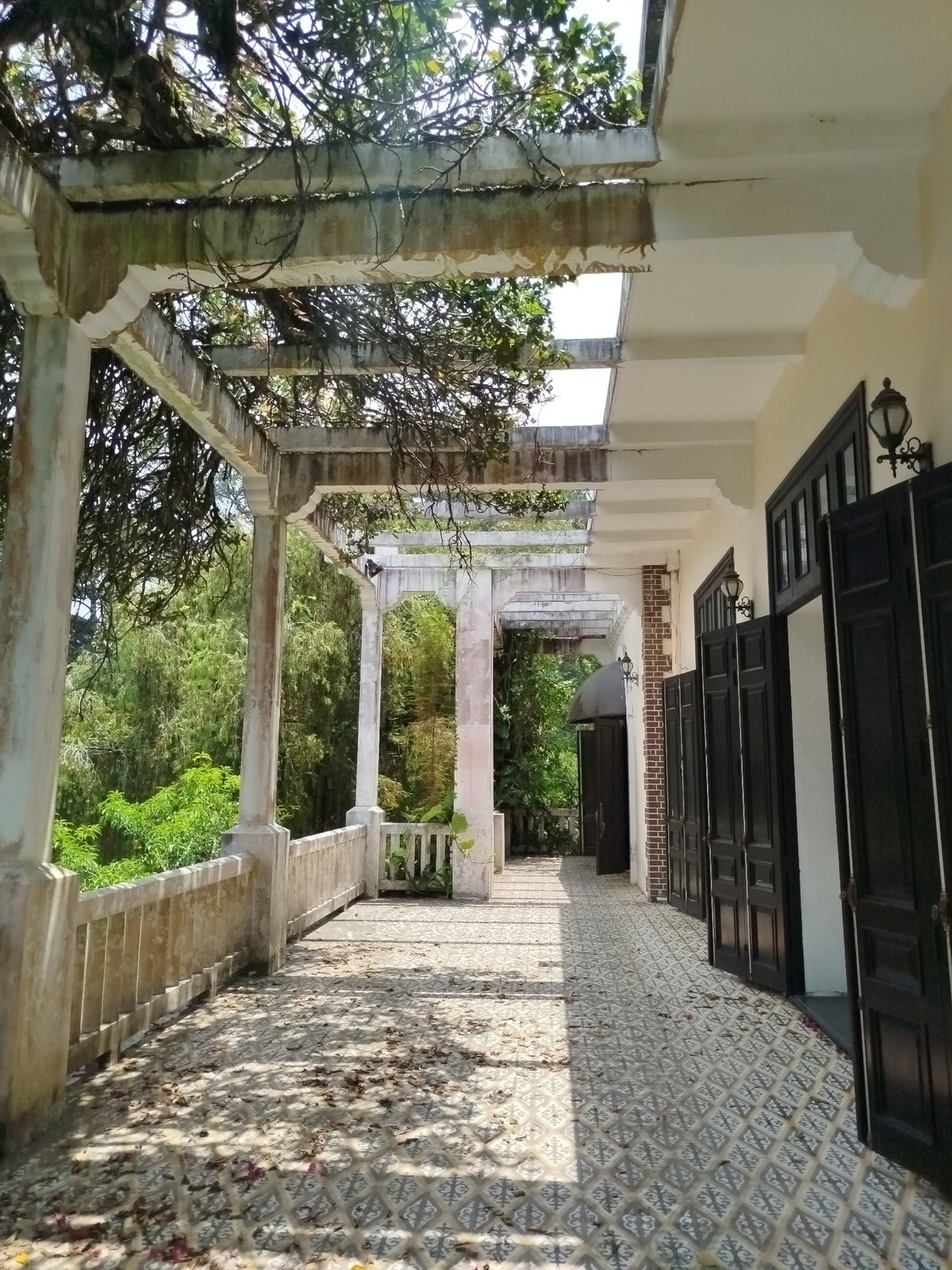 Colonial architecture and gardens documented across Da Lat, Vietnam