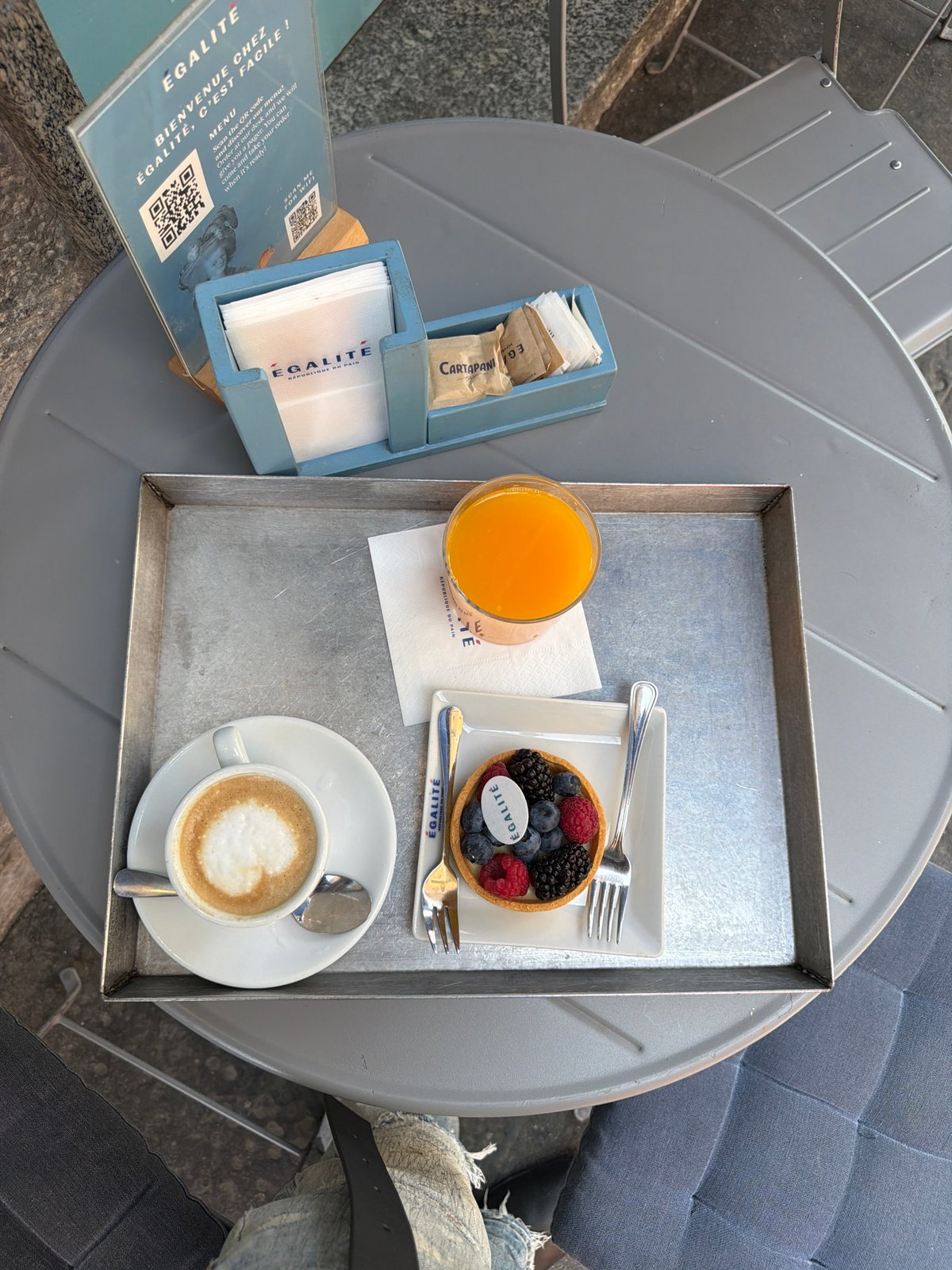 Coffee and street life in Milan on a June afternoon