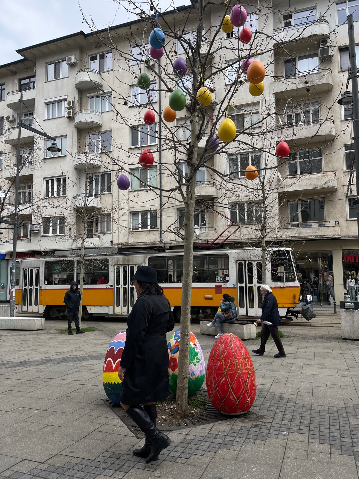 Spring morning scenes captured around Sofia's Alexander Nevsky Cathedral