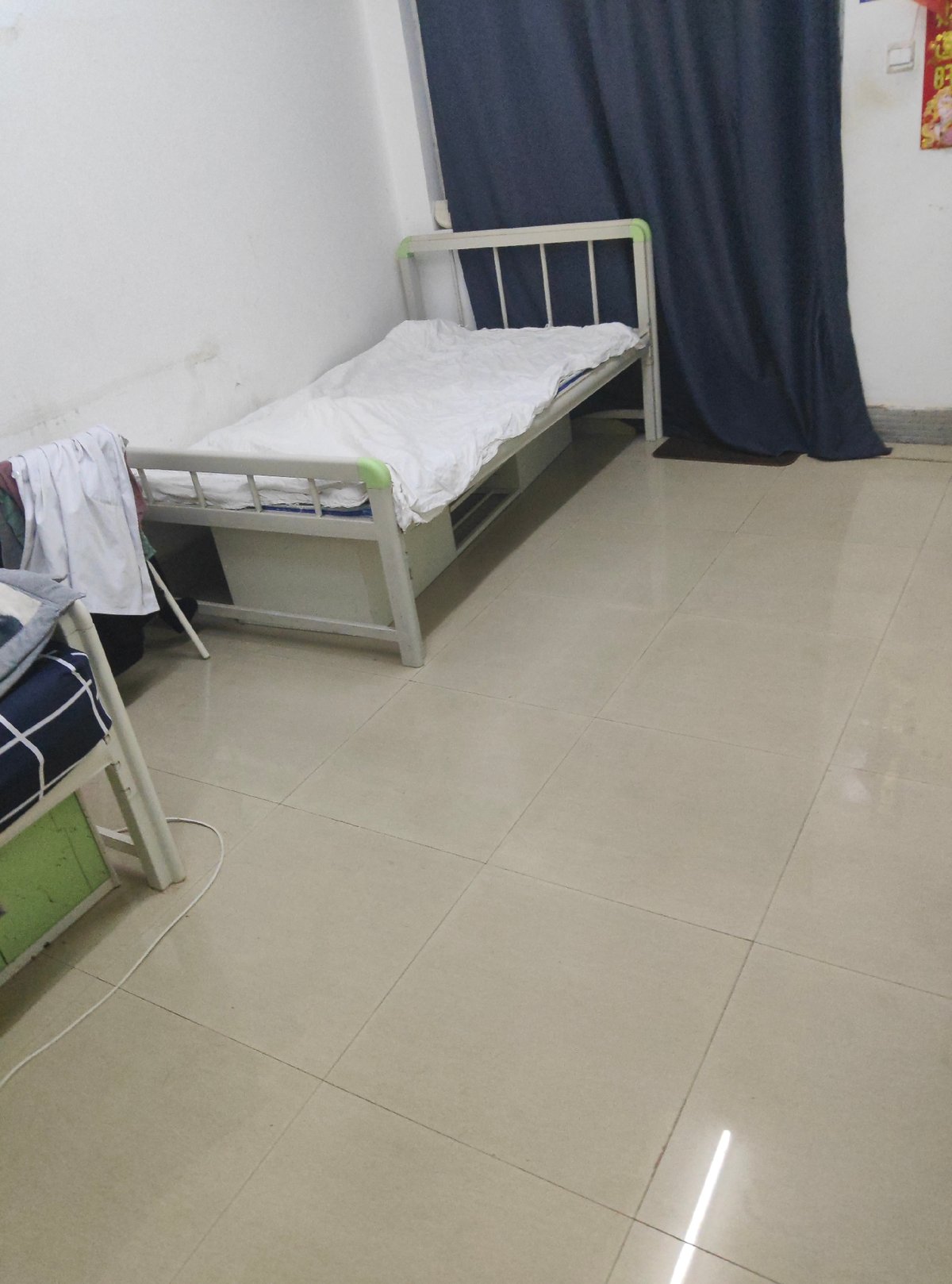 Student documents dormitory life in Chongqing tech zone