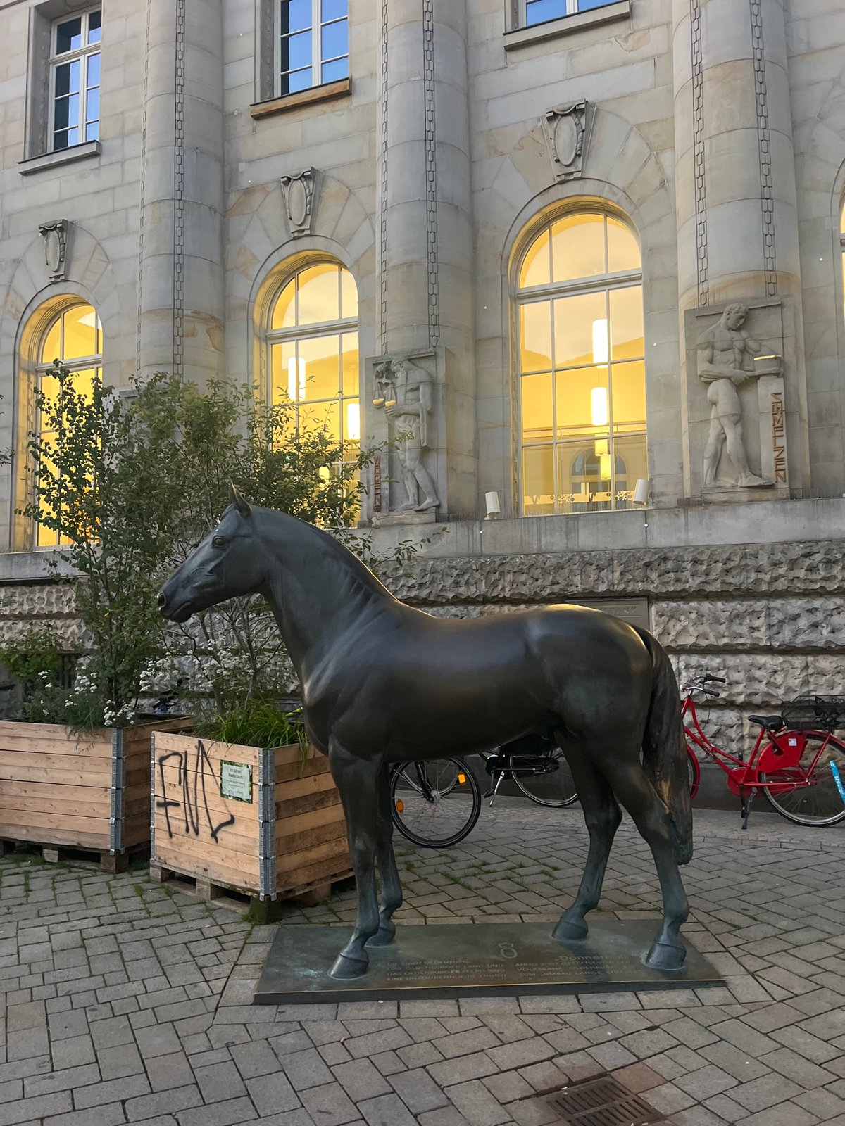 Evening stroll through Oldenburg's historic city center