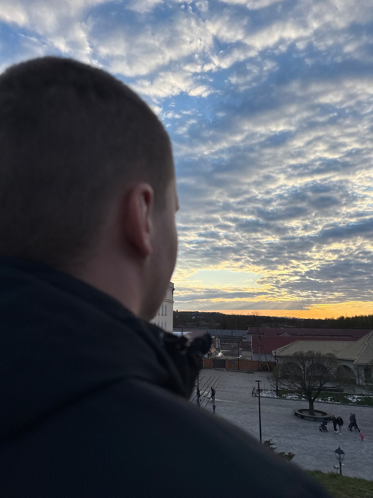 Casual afternoon activities observed in Dmitrov town square