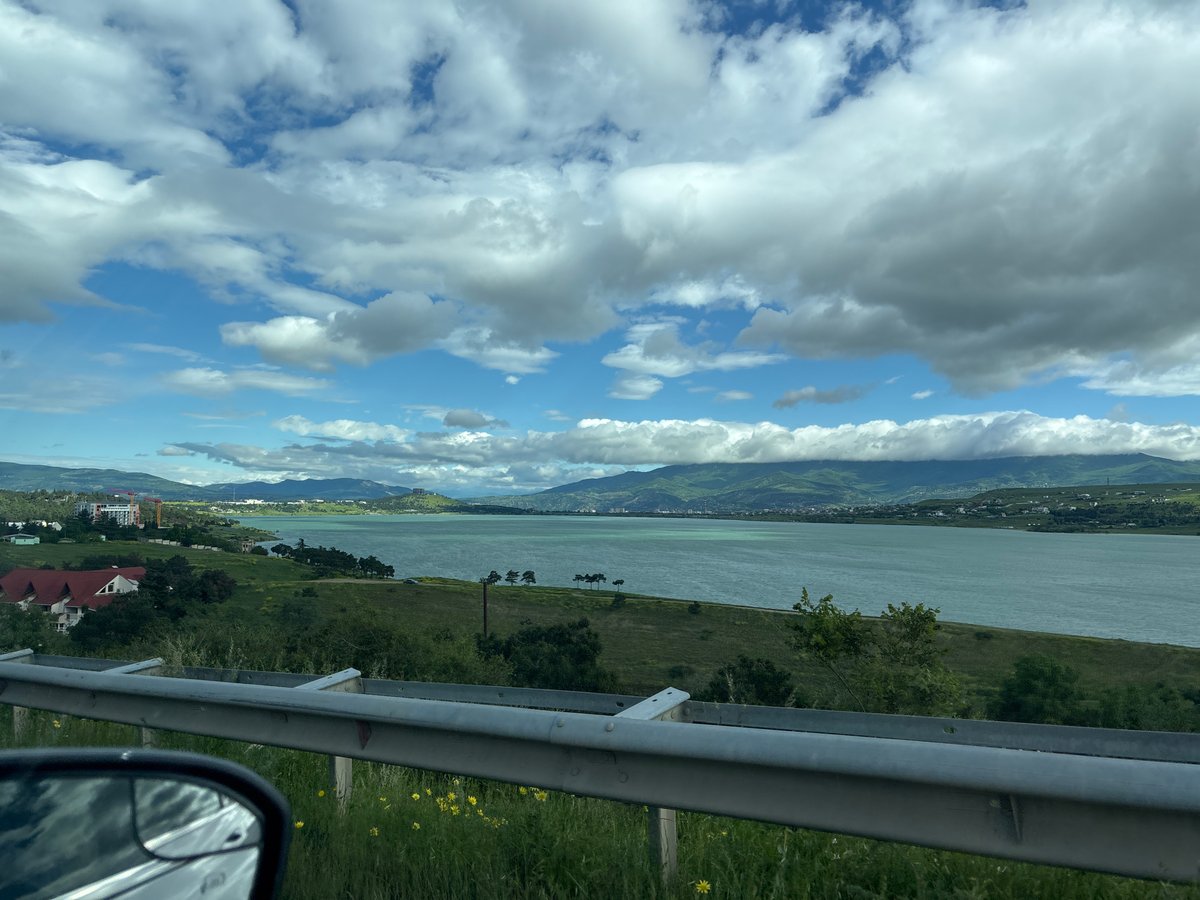 Morning drive captures scenic lake and mountain views near Tbilisi