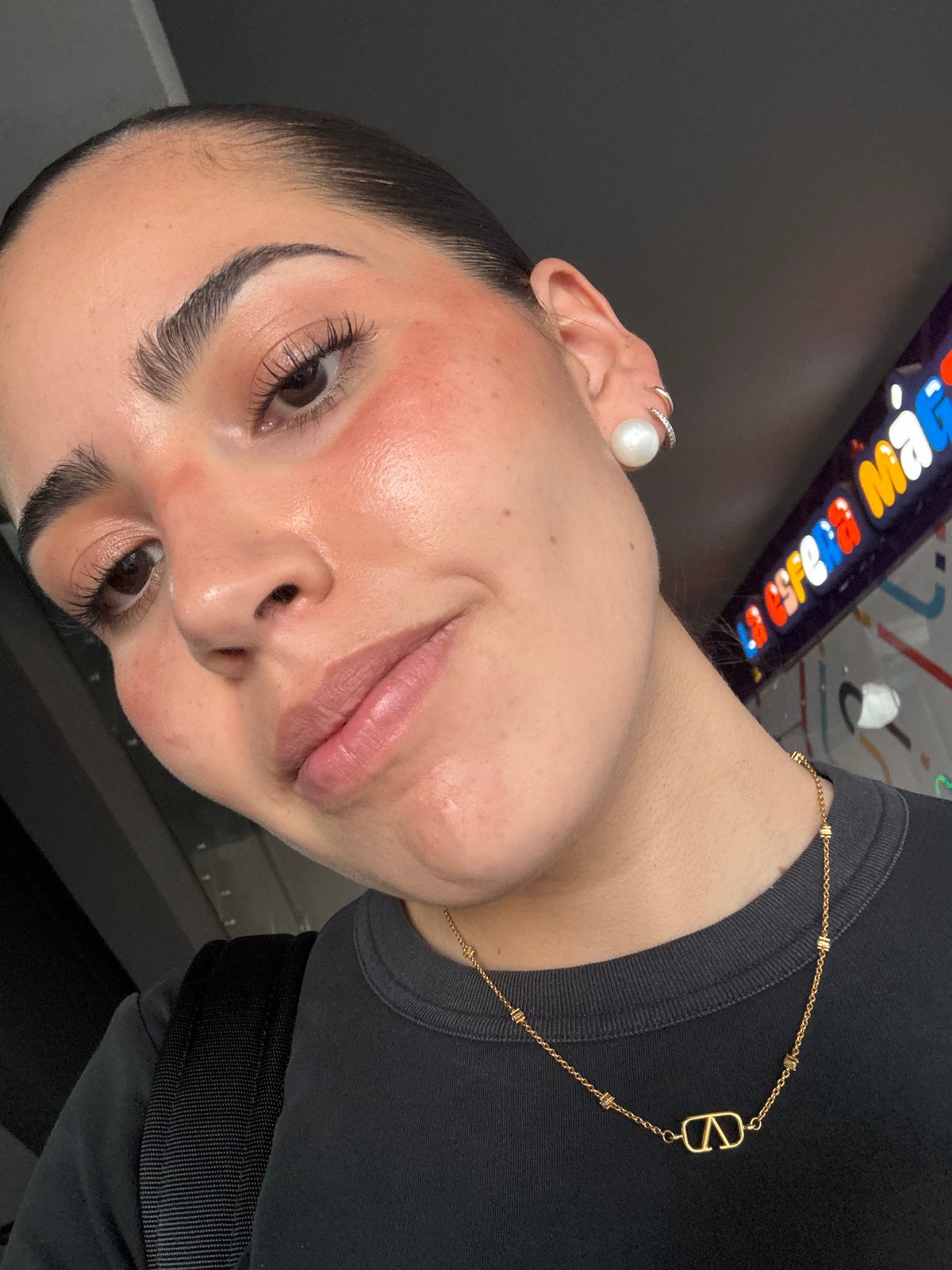 Woman documents evening beauty salon visit in Mexico