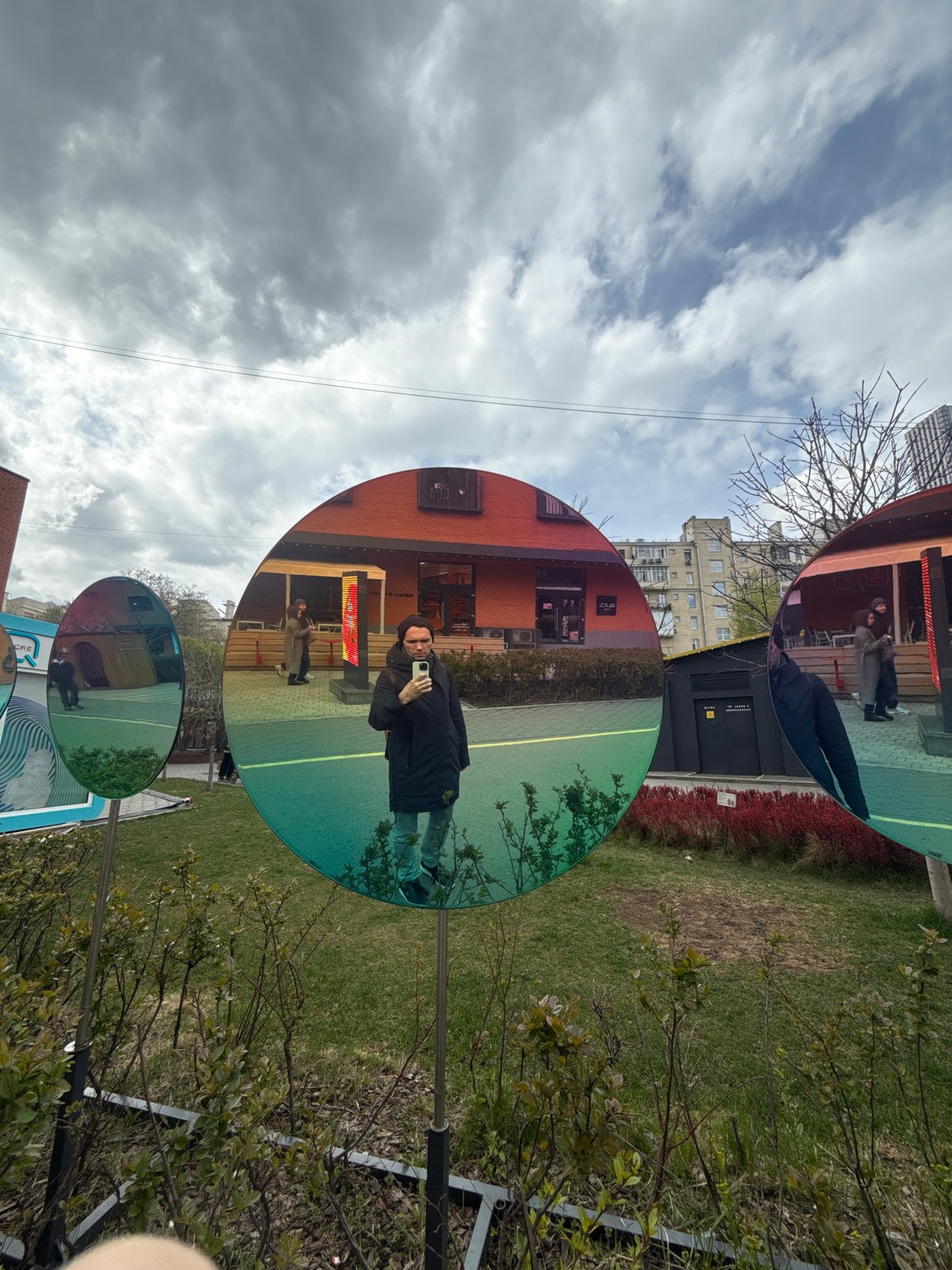 Morning art installations spotted in Moscow include mirrors, inflatable frog