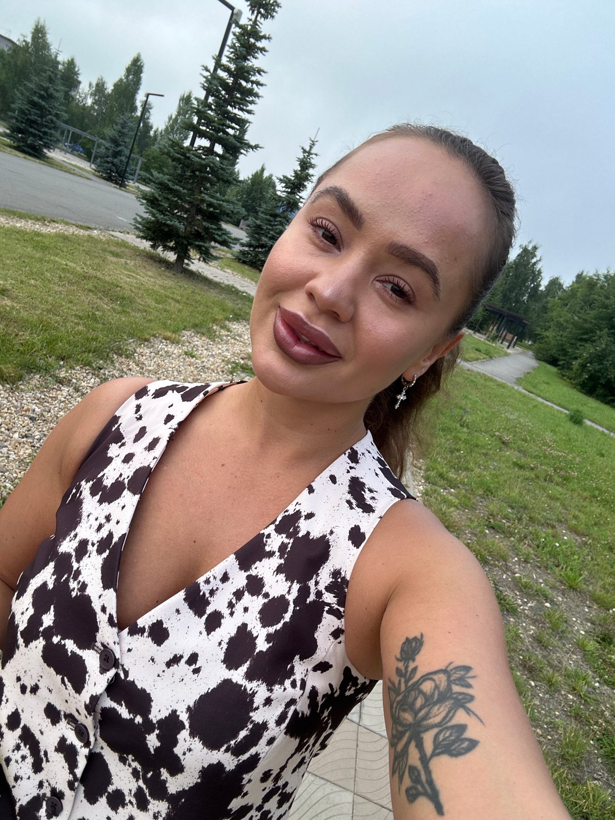Outdoor selfie in Yuzhnouralsk, cow-print outfit, summer 2026