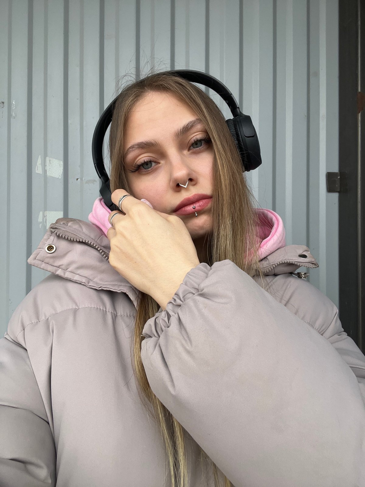 Woman with gold eye patches spotted in Russian town