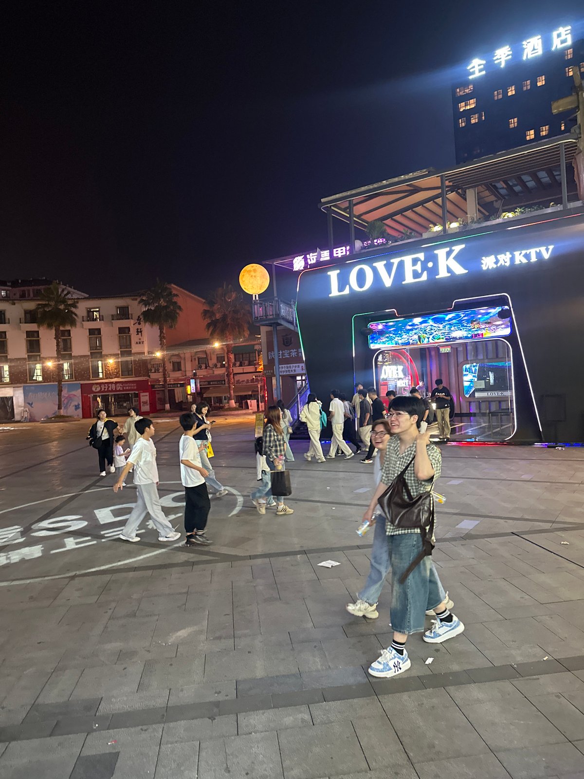 Nighttime street scenes documented in Chongqing High-tech entertainment district