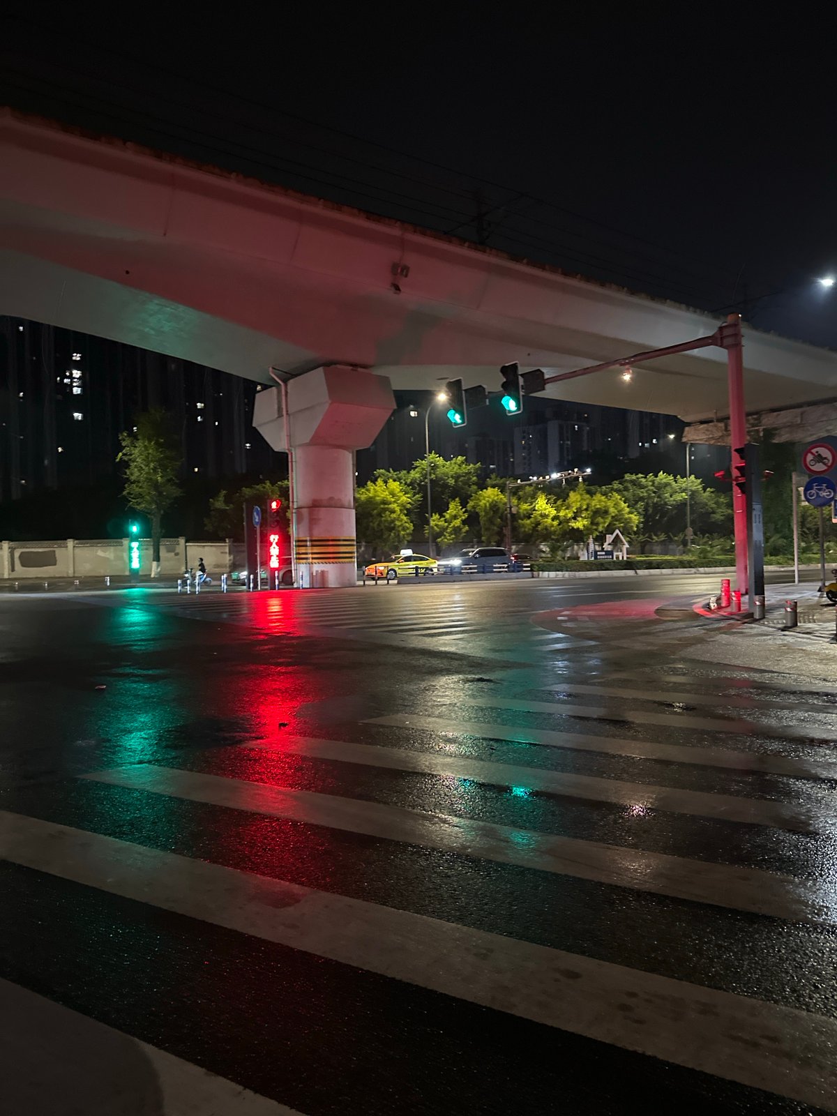 Wet night streets captured in Chongqing after rainfall