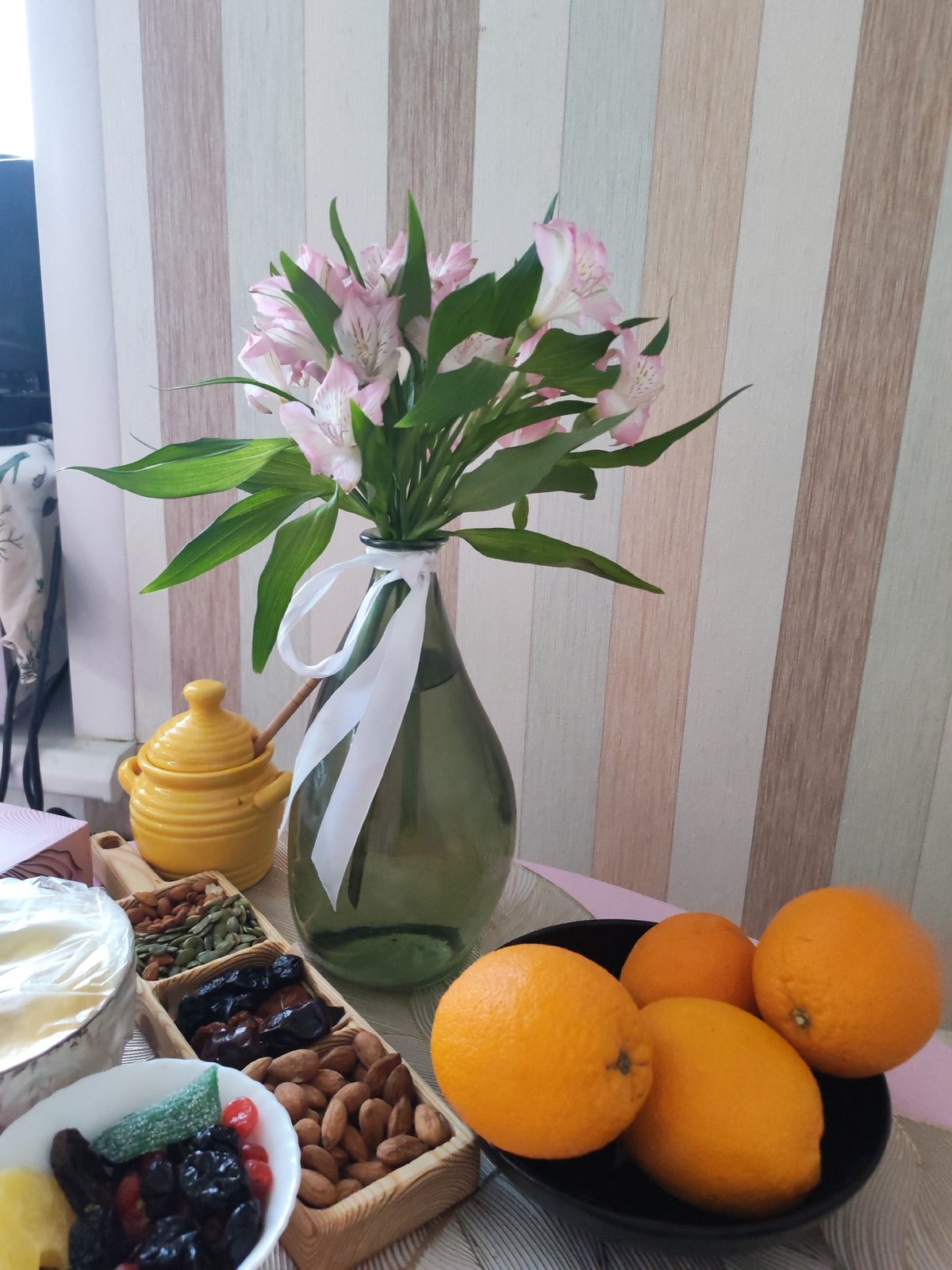 Rainy day in Izhevsk: street scenes, coffee, and home selfies