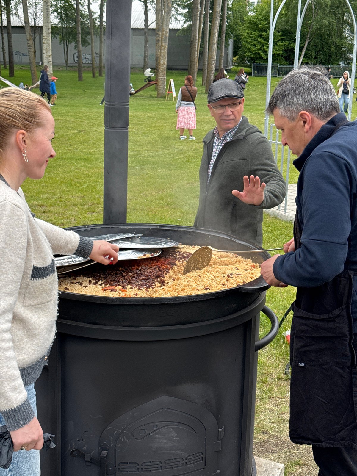 Outdoor pilaf cooking event documented in Riga park setting