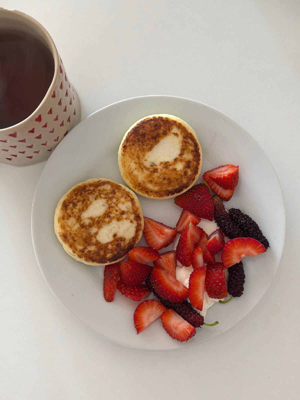 Tel Aviv breakfast photo shows cottage cheese pancakes with berries