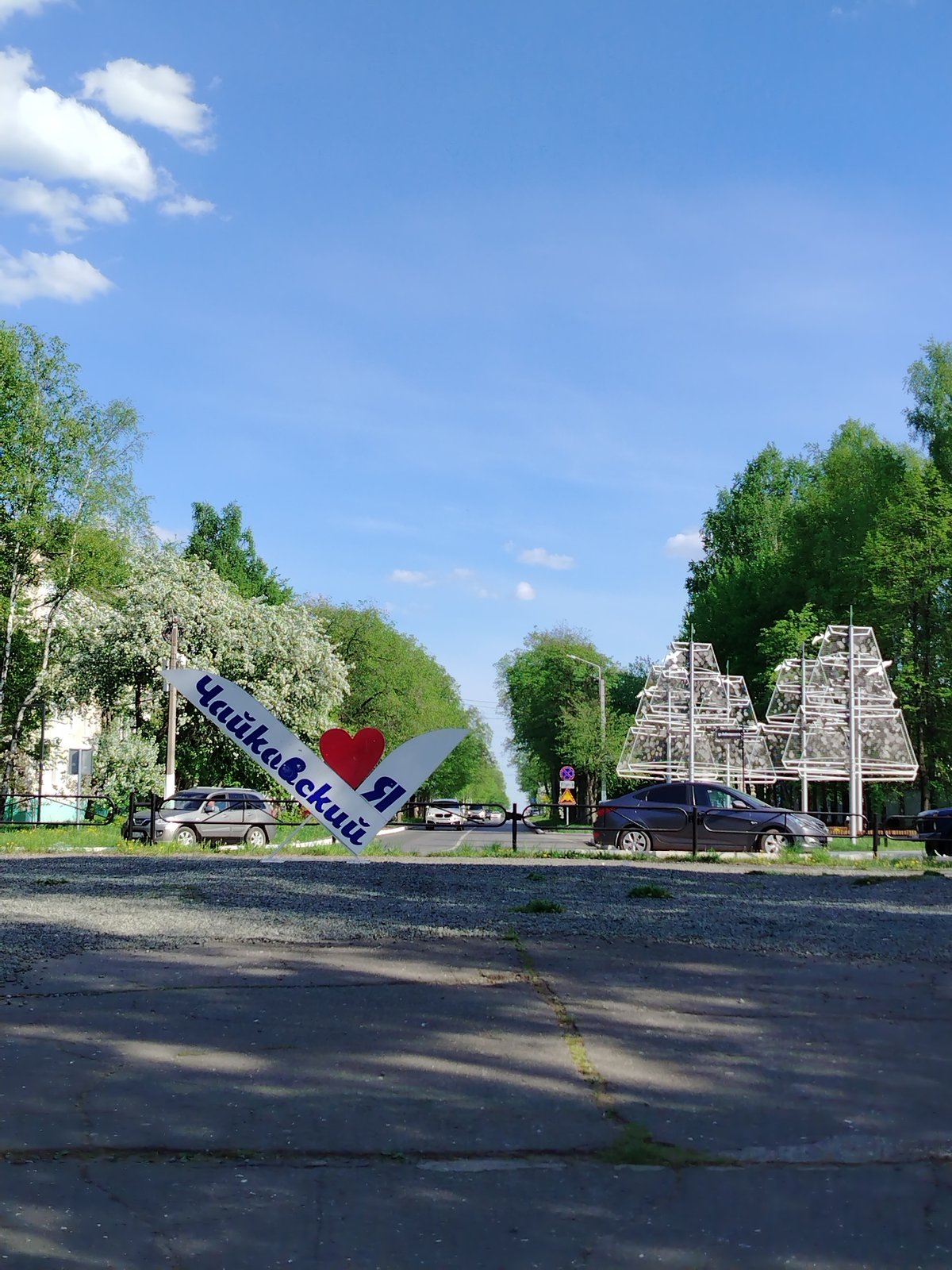 Ordinary moments captured around Chaikovsky riverfront during Sunday afternoon