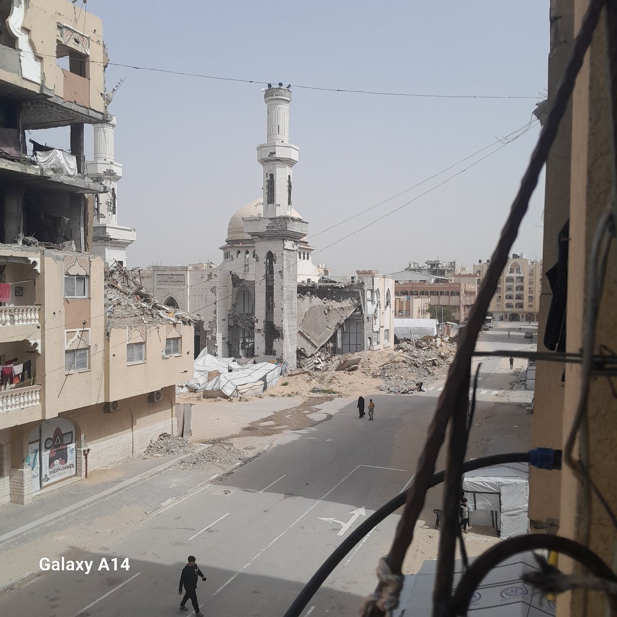 Daily life continues amid destruction in Khan Yunis